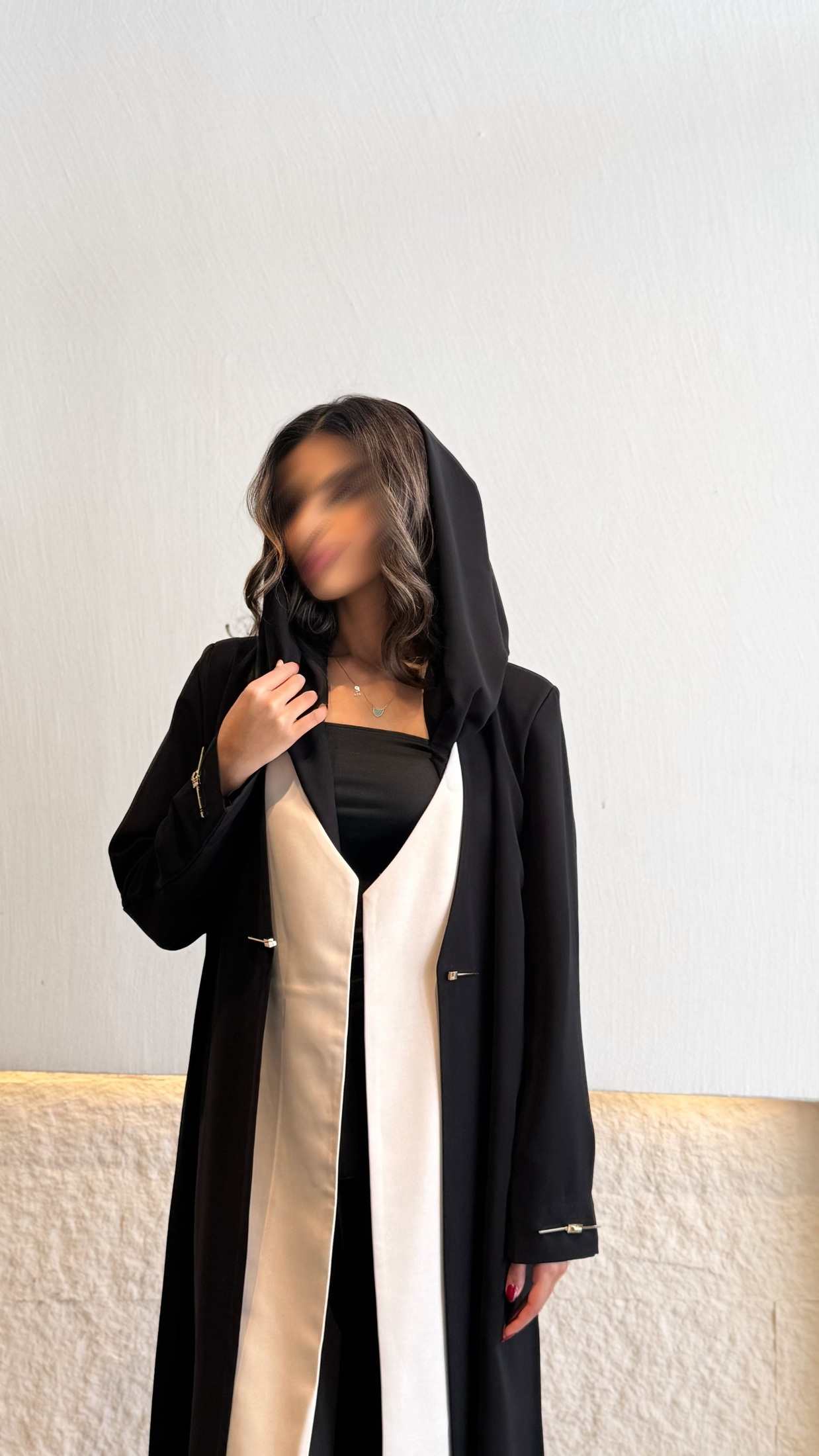 MW1785 - عباية بليزر قماش كوبرا مع تدخيلة تفتة مع تركيب زرار حديد - Aya