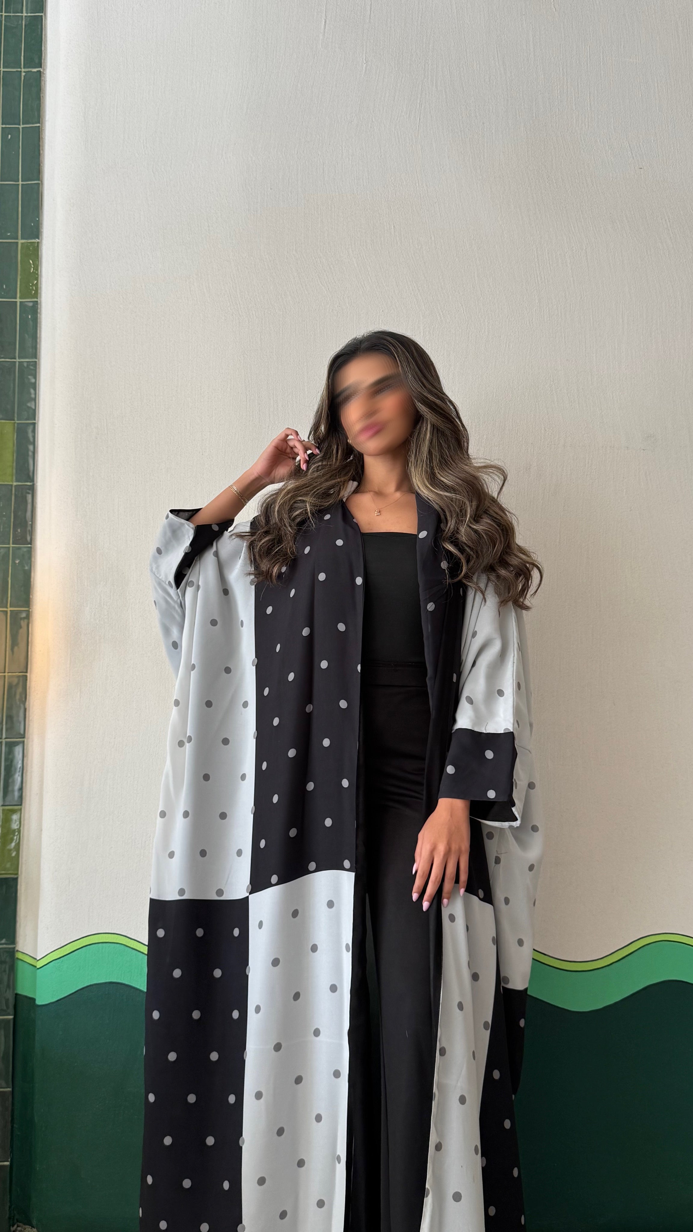 MWT450  - عباية منقطة اسود وابيض - Aya