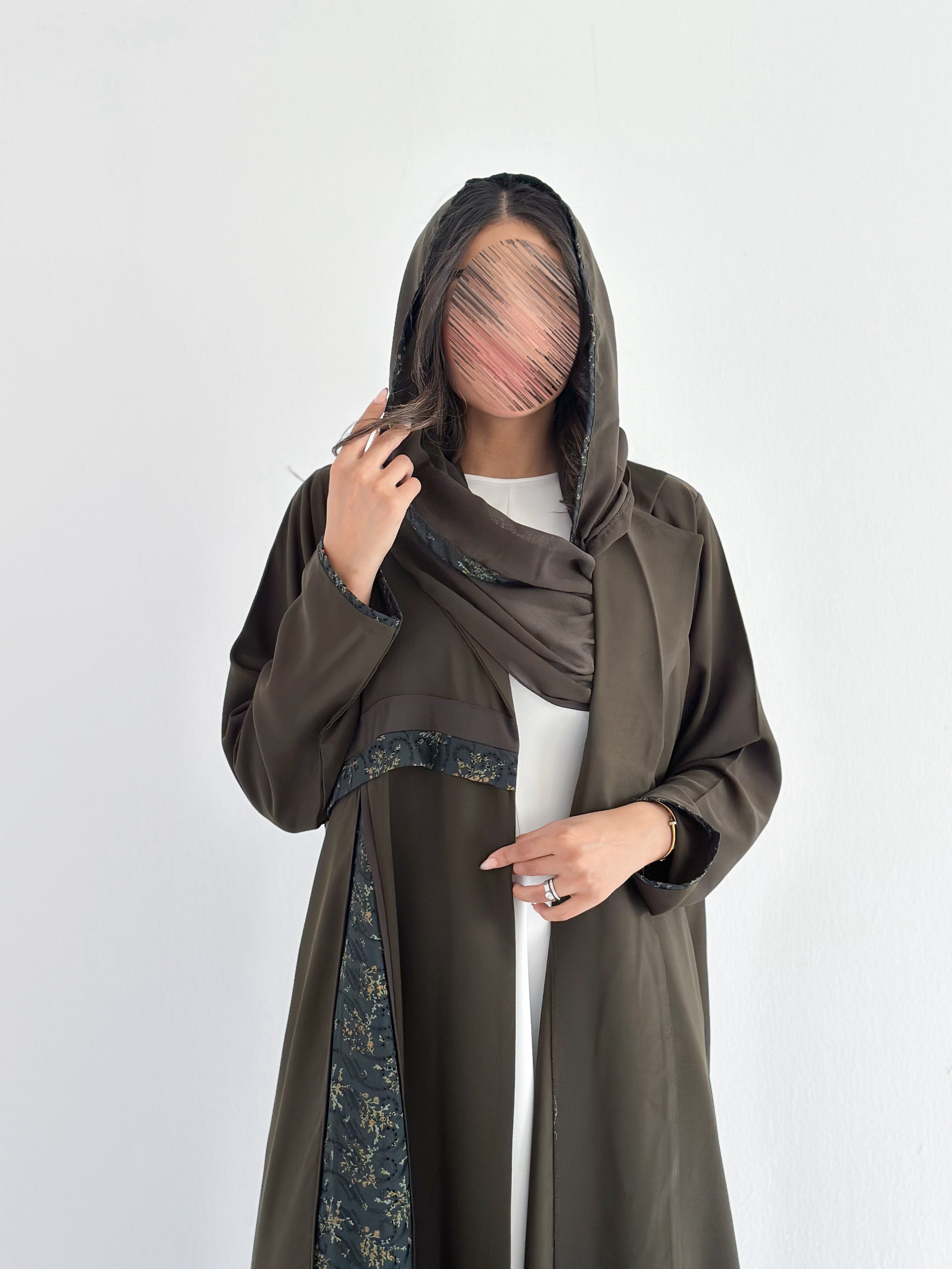 MWT1266 - عباية بليزر بتدخيلة ركامة