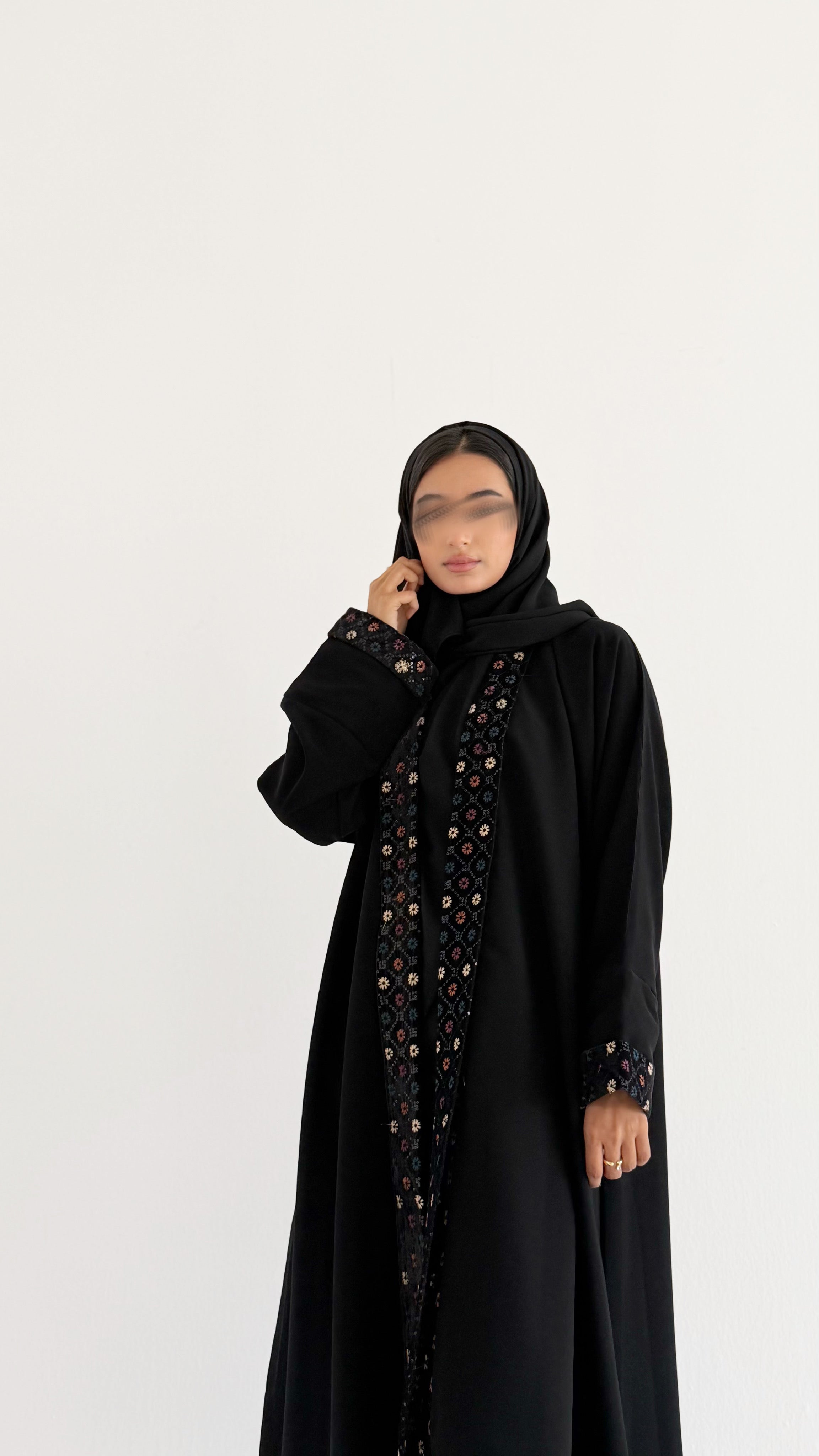 MW1820 - عباية روشن اصلي باضافة  تطريز و اكمام المخمل