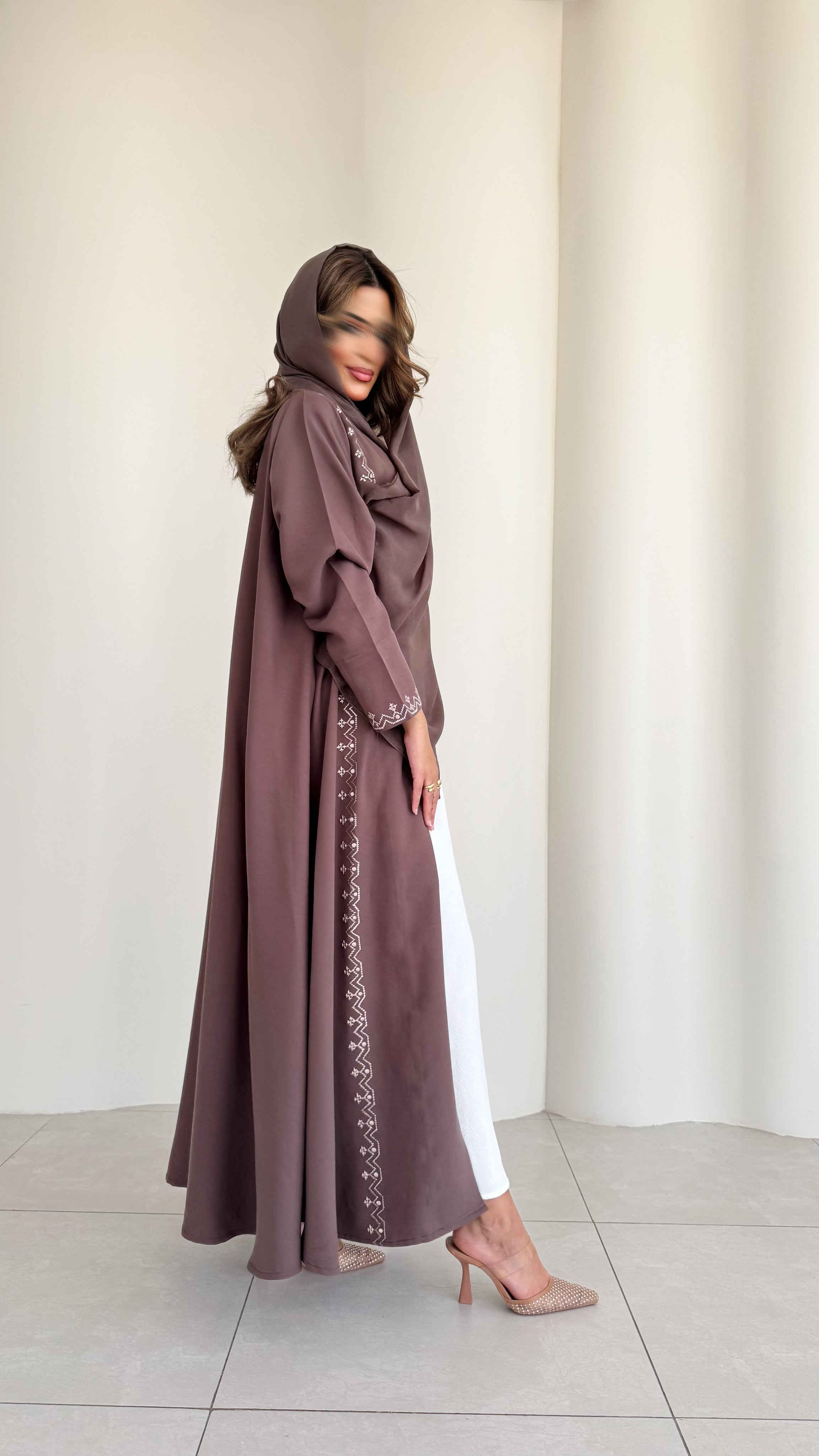 MWT350 - عباية بني مع تطريز - Aya