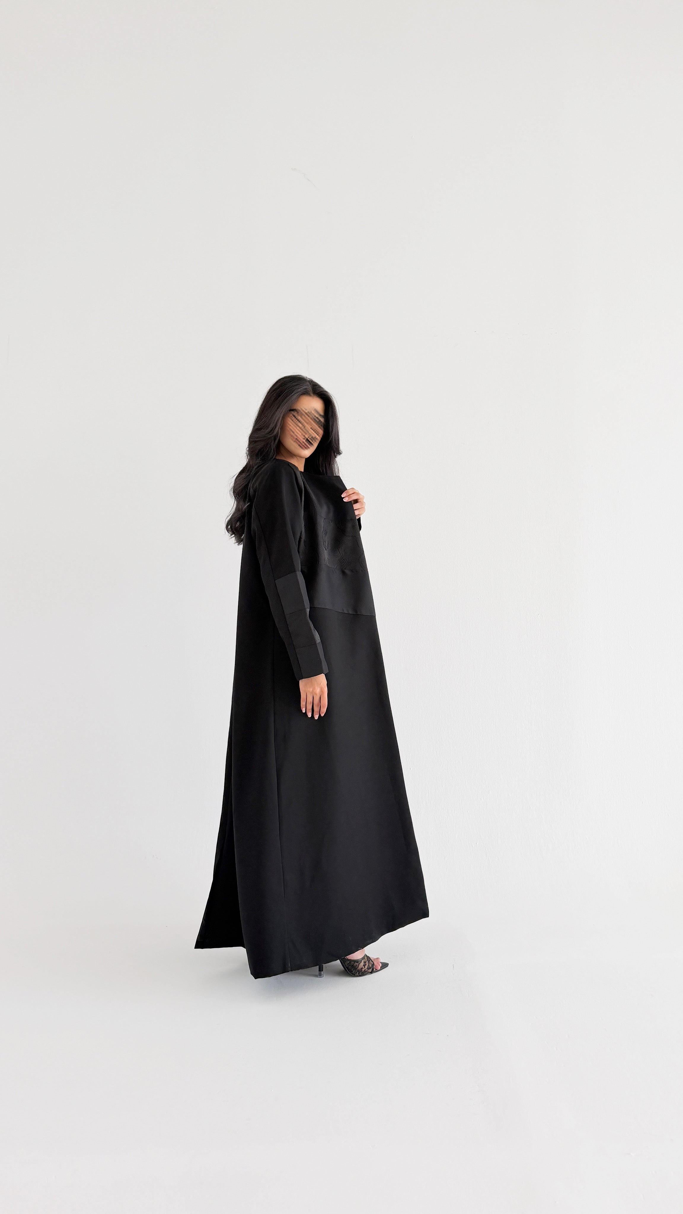 MW2041 - عباية بليزر مع اضافه ثلاثة خامات ليعطي طابع الاناقة - Aya