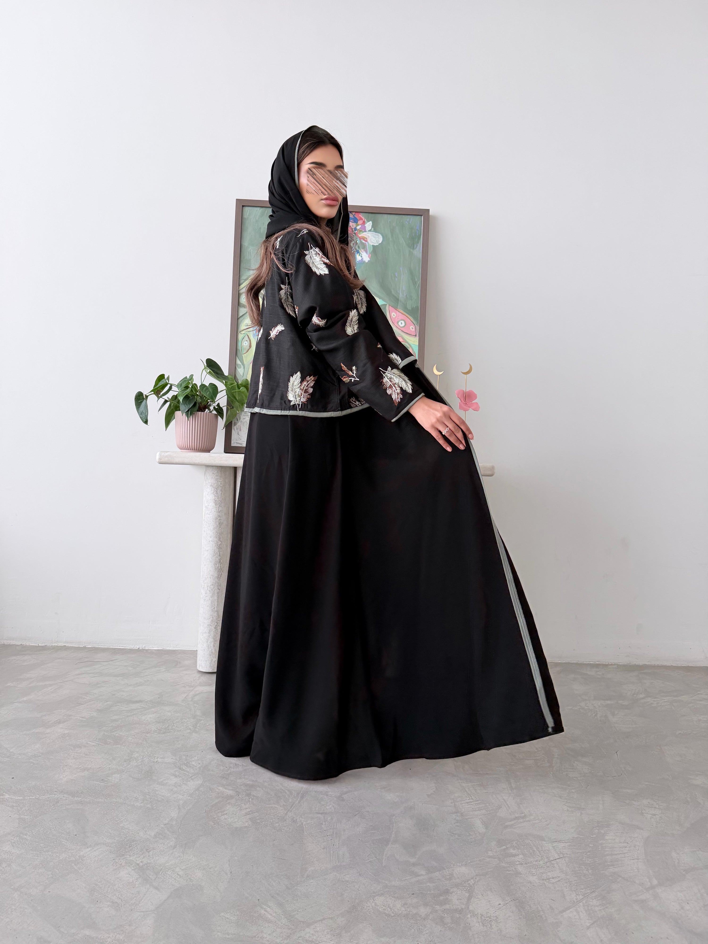 MWT2001 -عبايه كريب اسود مع تدخيله لنن - Aya