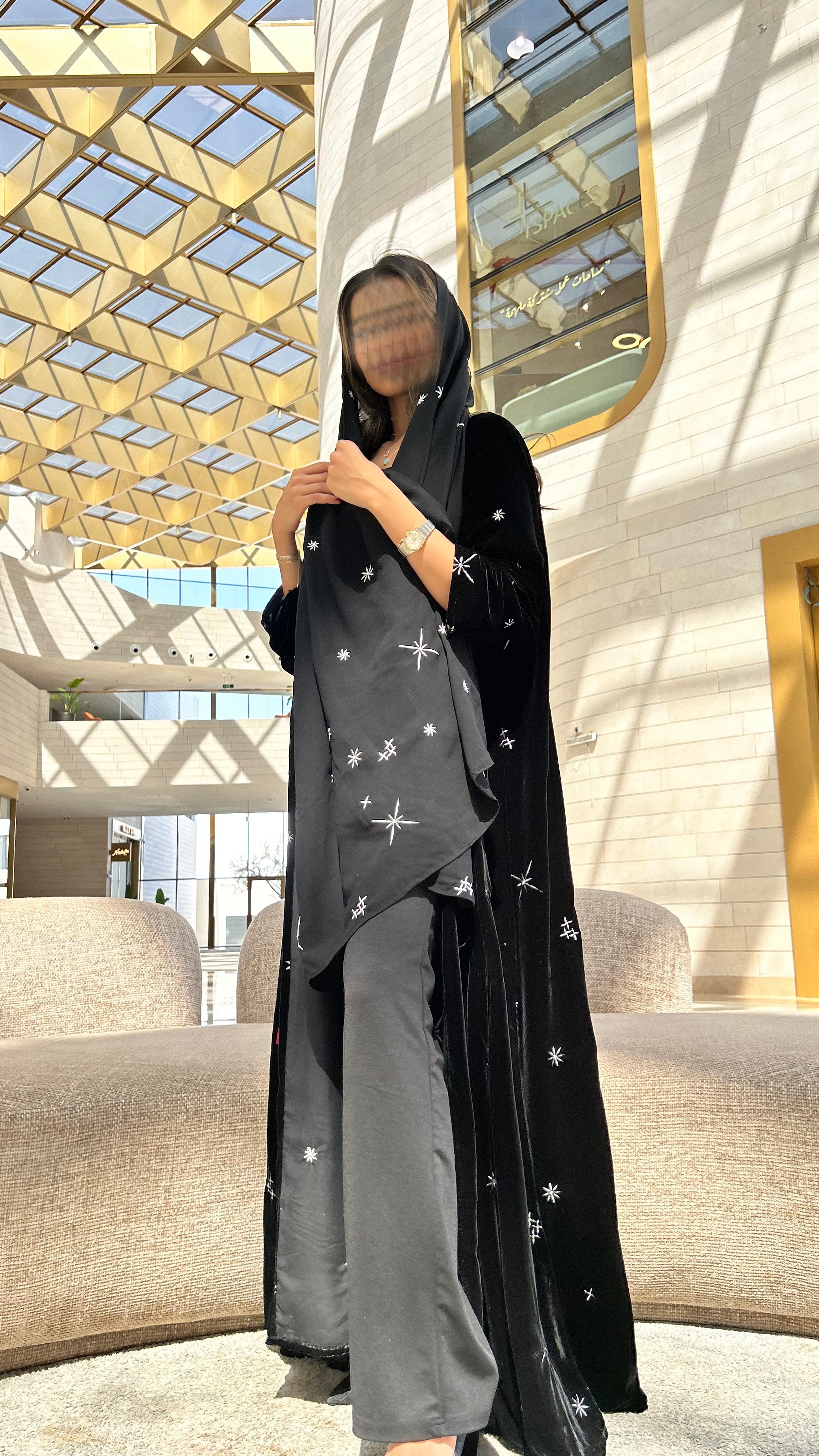 MWT643 - عباية مخمل تطريز نجمات