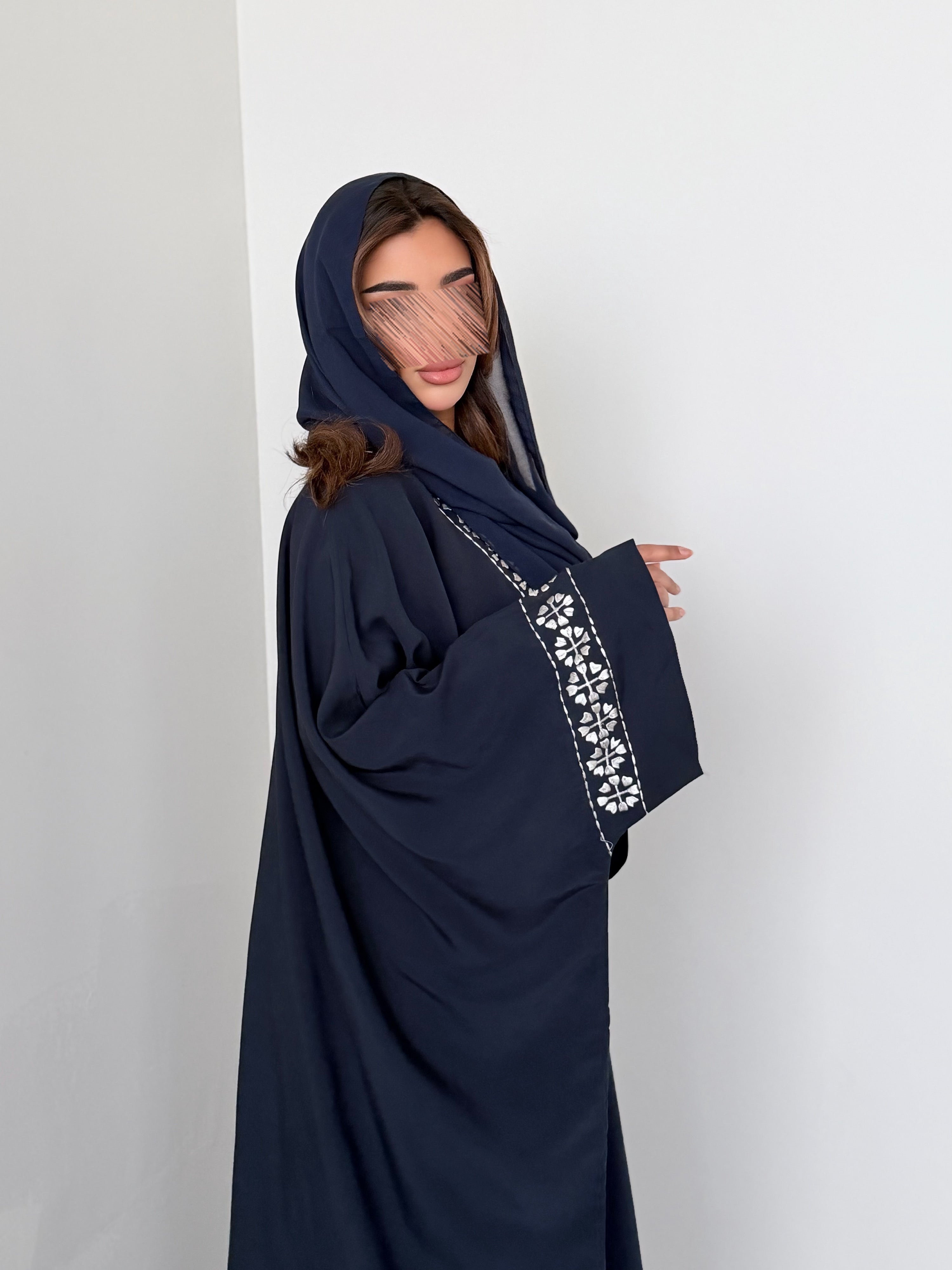 MW2100 - عبايه حرير مغسول انيقه بقصه نص بشت عصرية - Aya