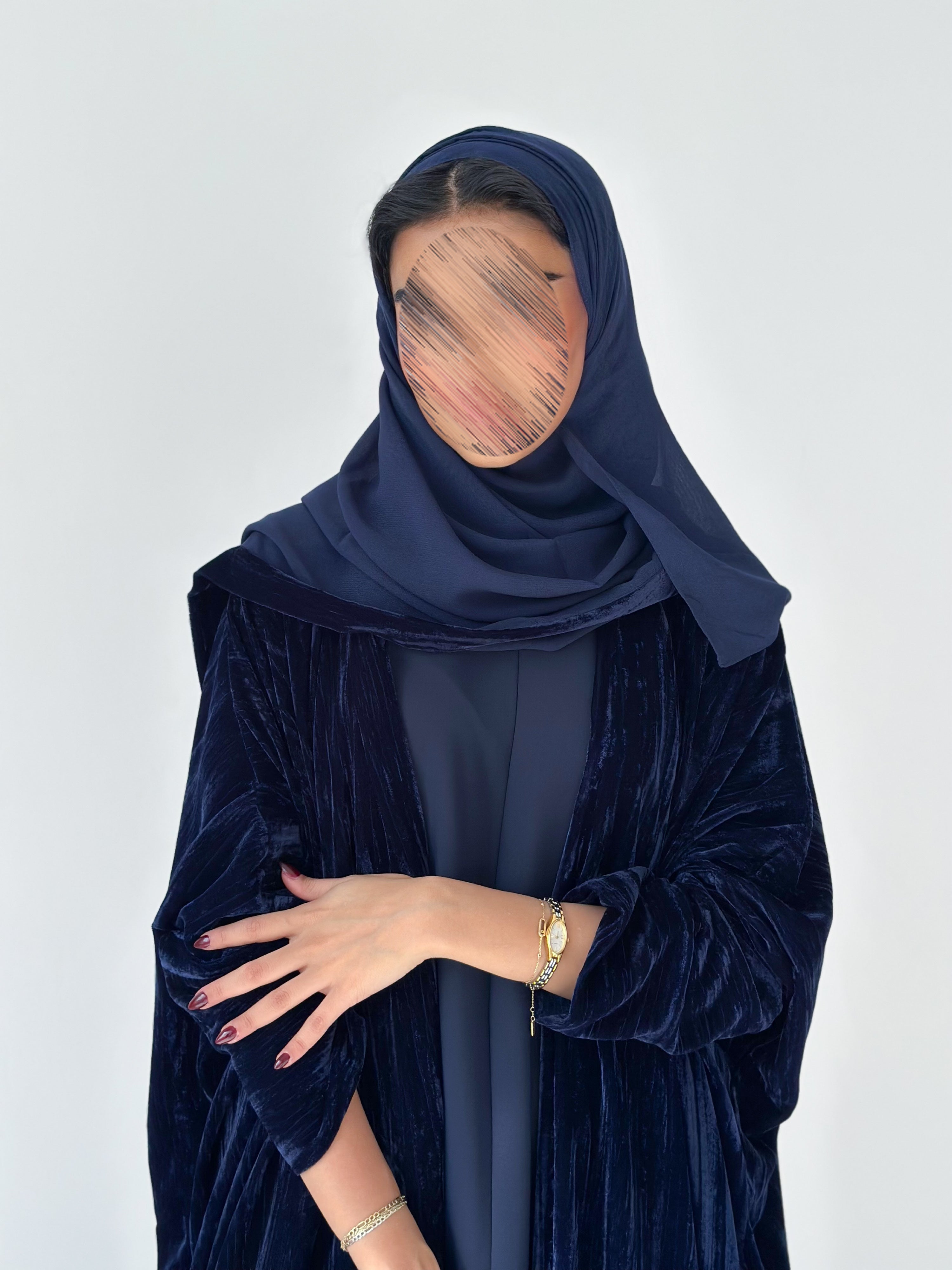 MW1887 - عباية مخمل مع فستان كريب