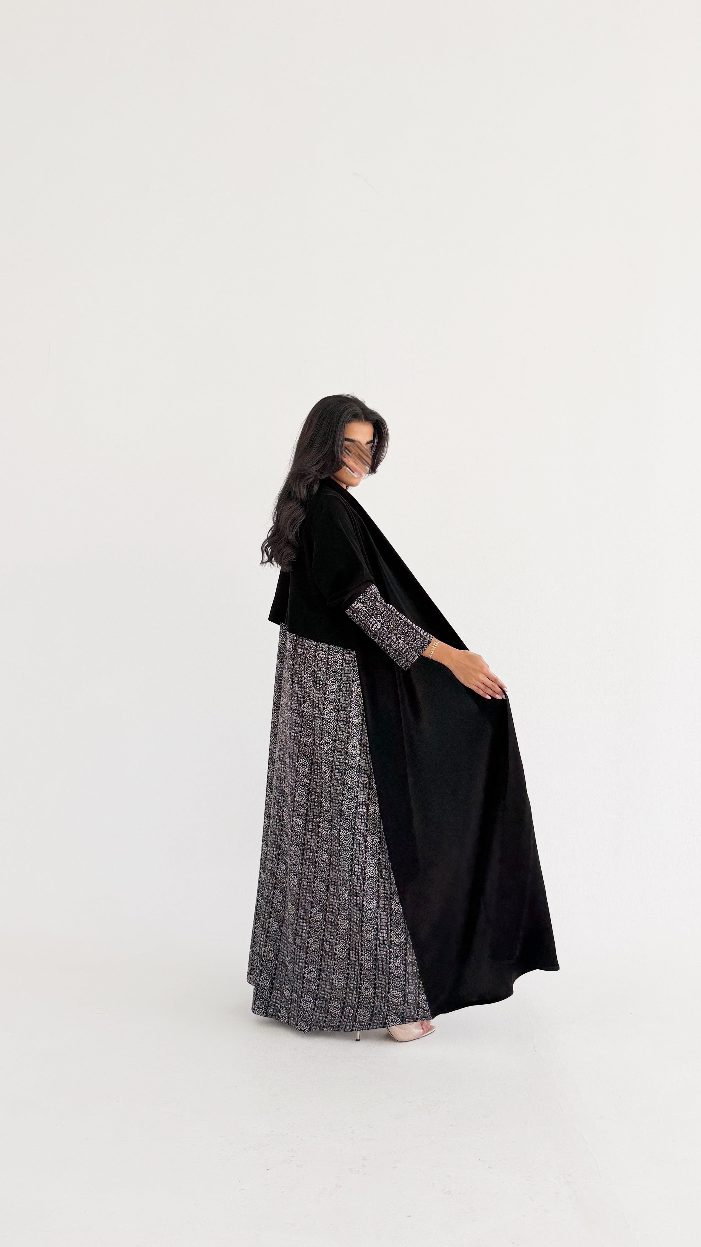 MWT797 - عبايه اسود بتطريز ابيض واسود - Aya