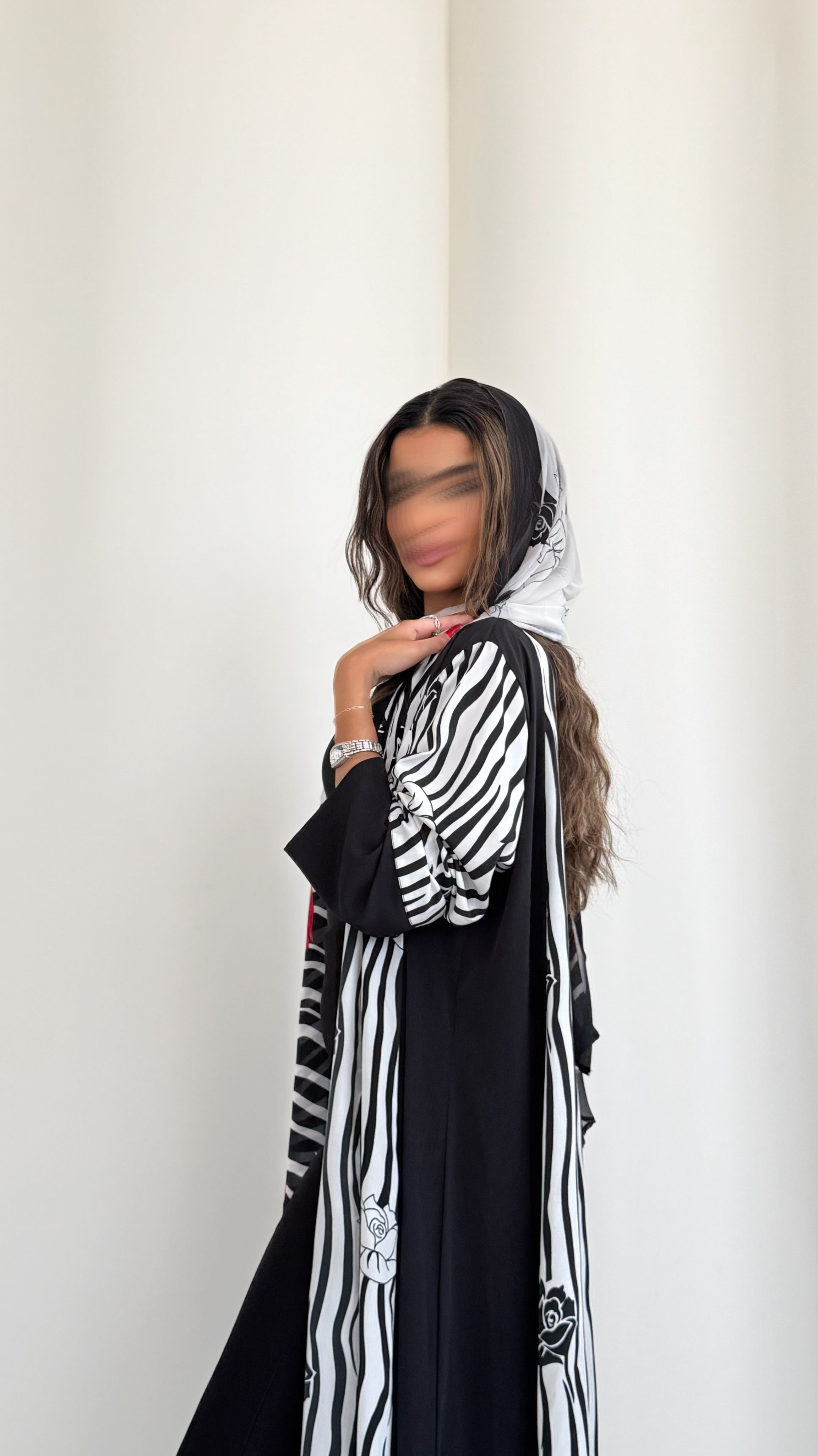 MWT340 - عباية طباعة خطوط ووردات - Aya