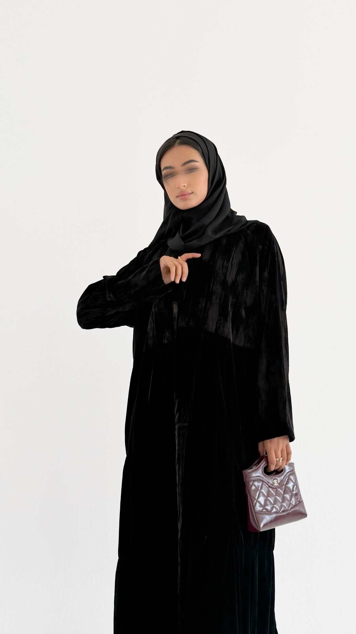 MWT648 - عباية مخمل اسود بتدخيلة بني - Aya