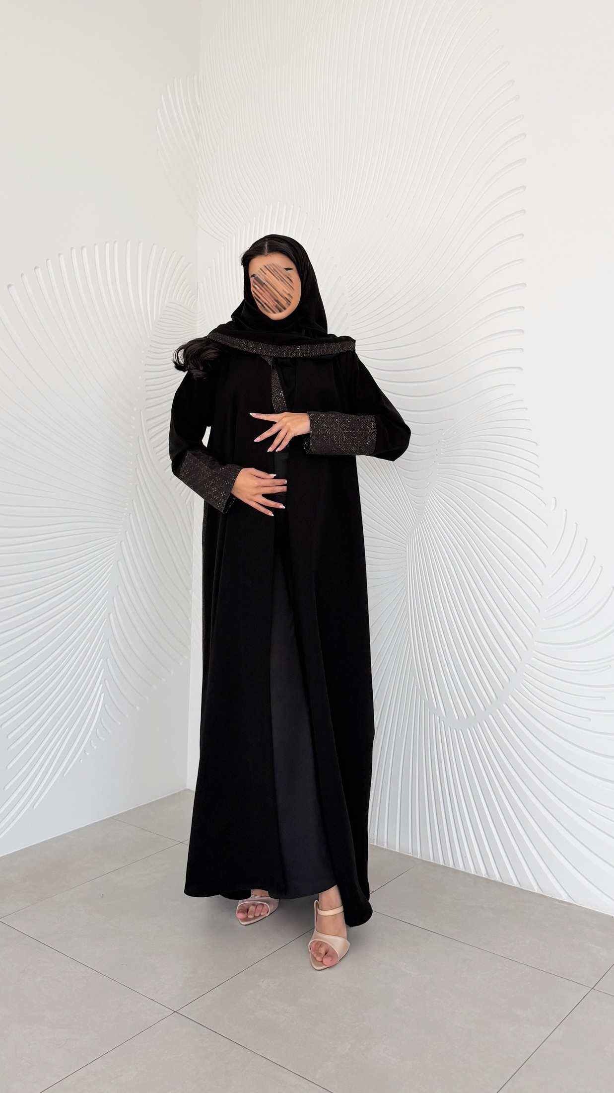 MWT2058 - عباية كريب اسود مع تدخيلة ركامة - Aya