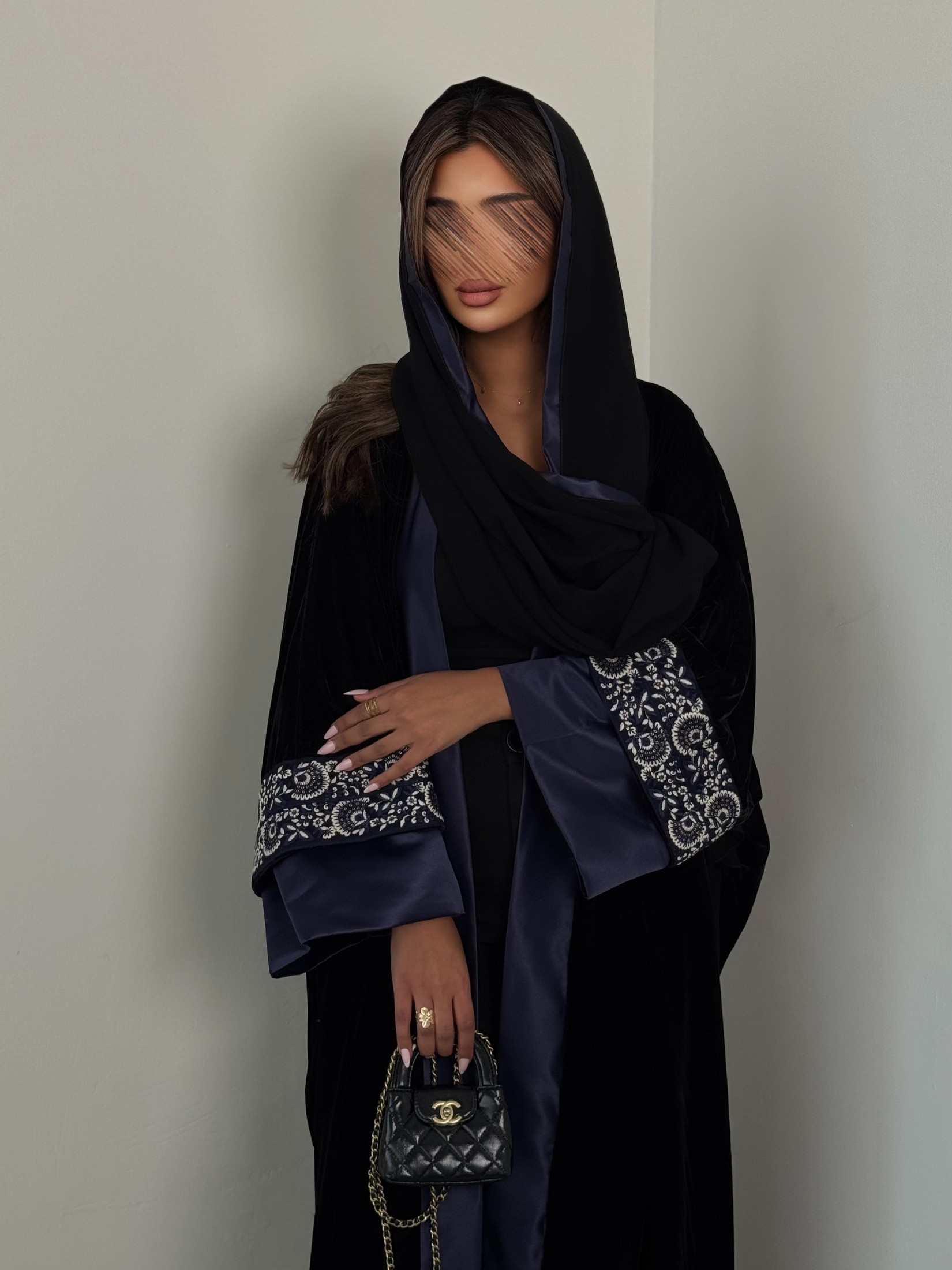 MWT671 - عباية كحلي مع تدخيلة ساتان - Aya