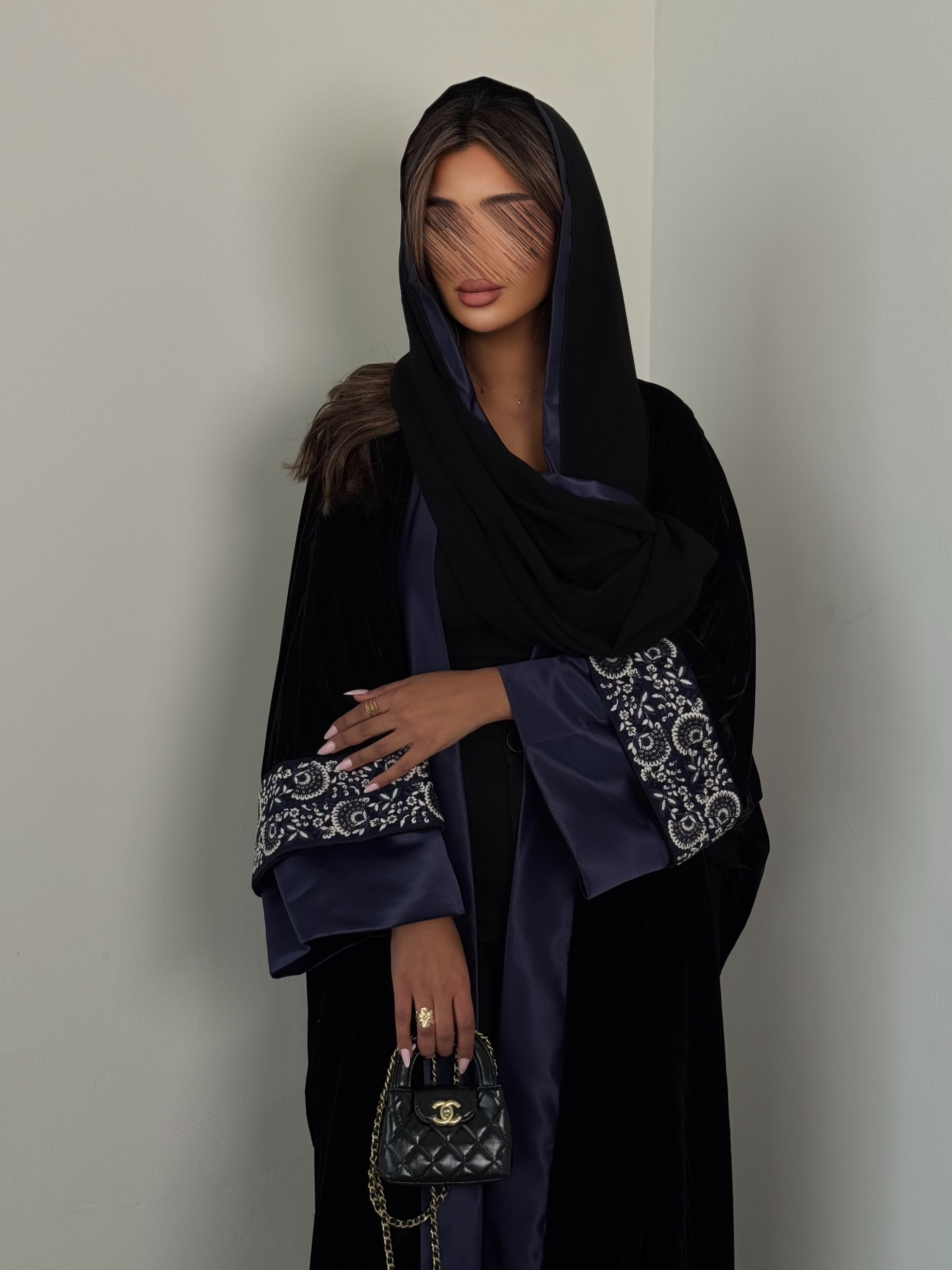 MWT671 - عباية كحلي مع تدخيلة ساتان - Aya