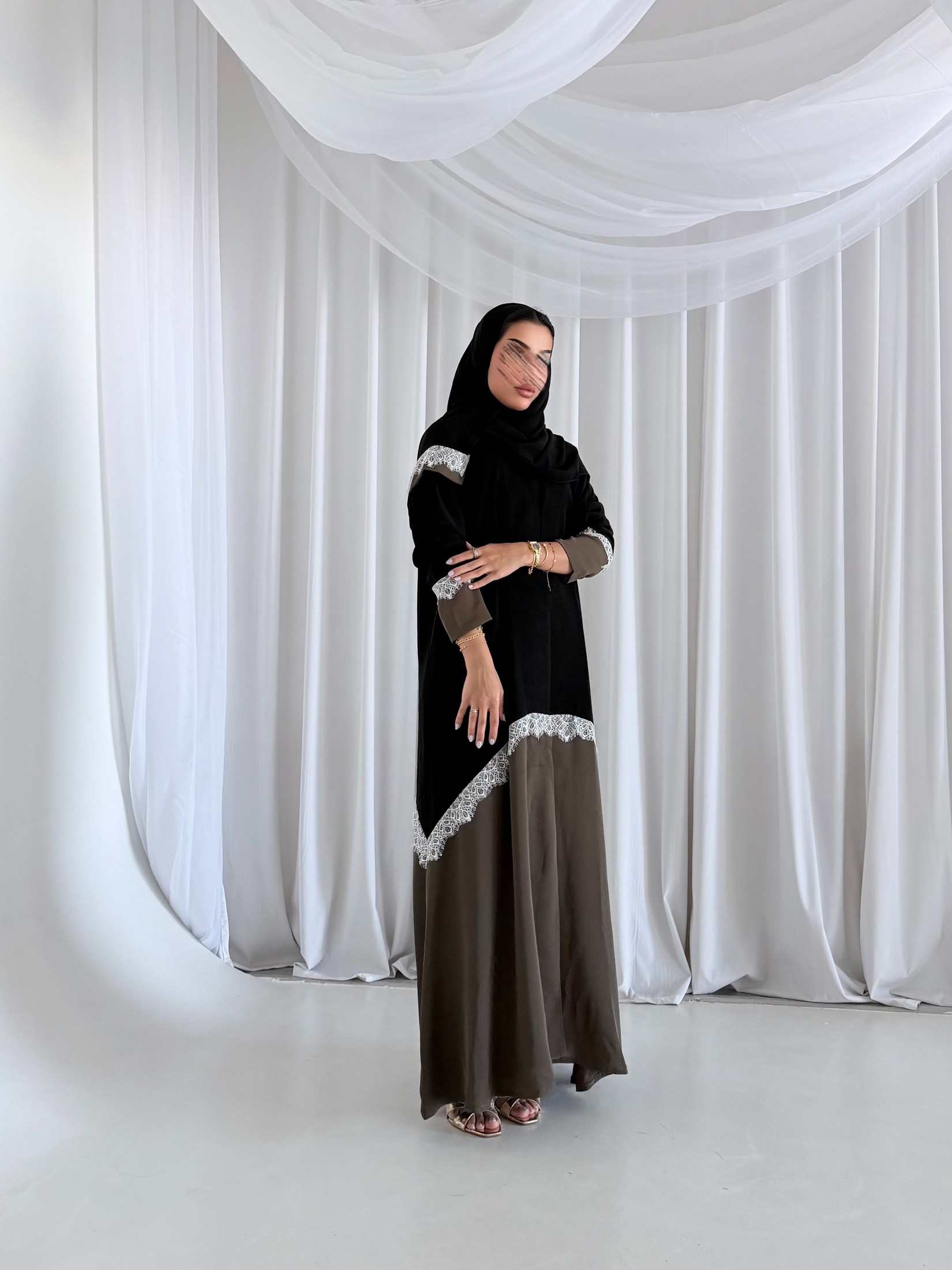 MWT5214 - عبايه كريب اسود مع دانتيل - Aya