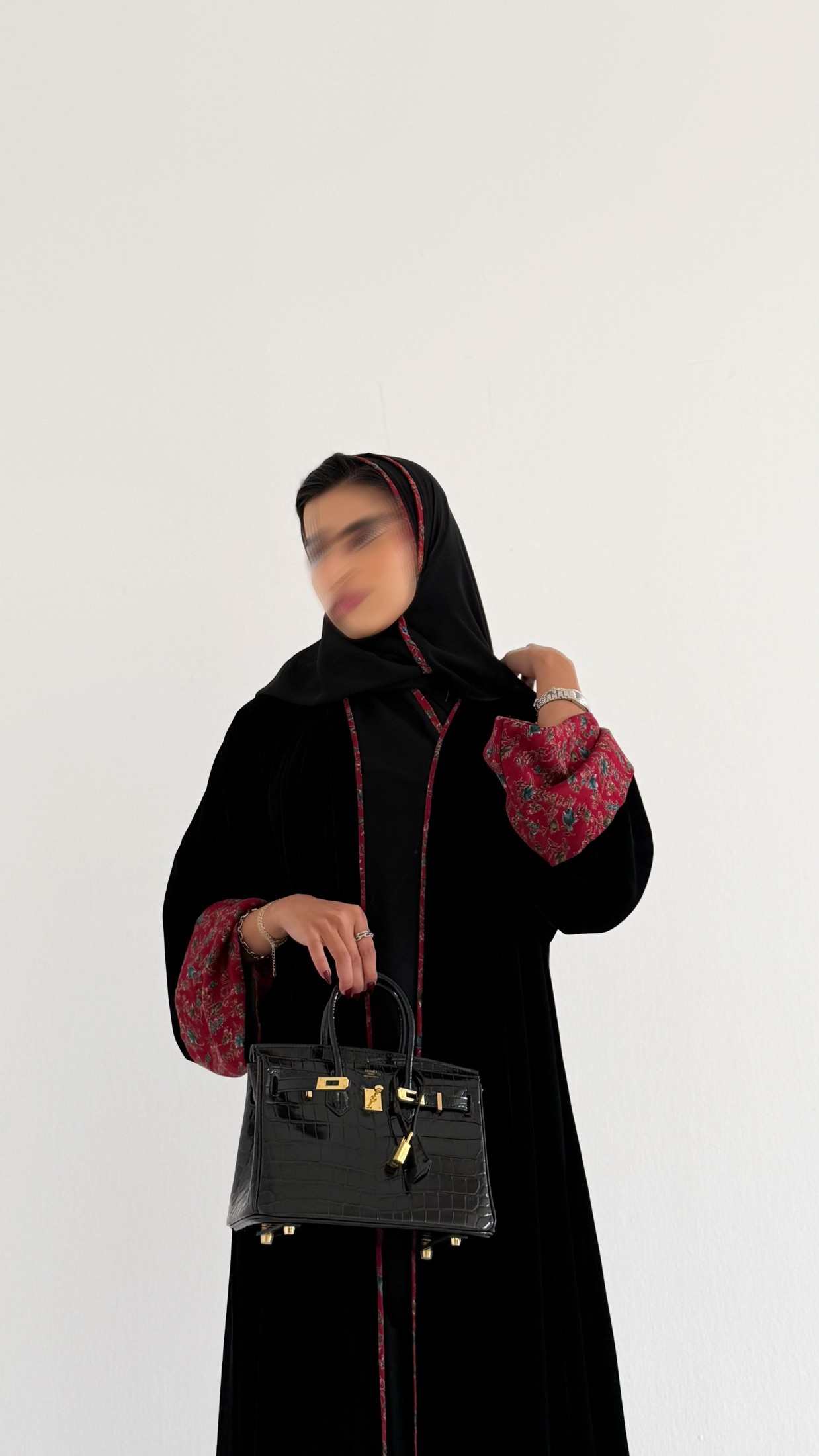 MWT705 - عباية مخمل مع تدخيلة كشميري أحمر  | Velvet abaya with Red Kashmiri - Aya