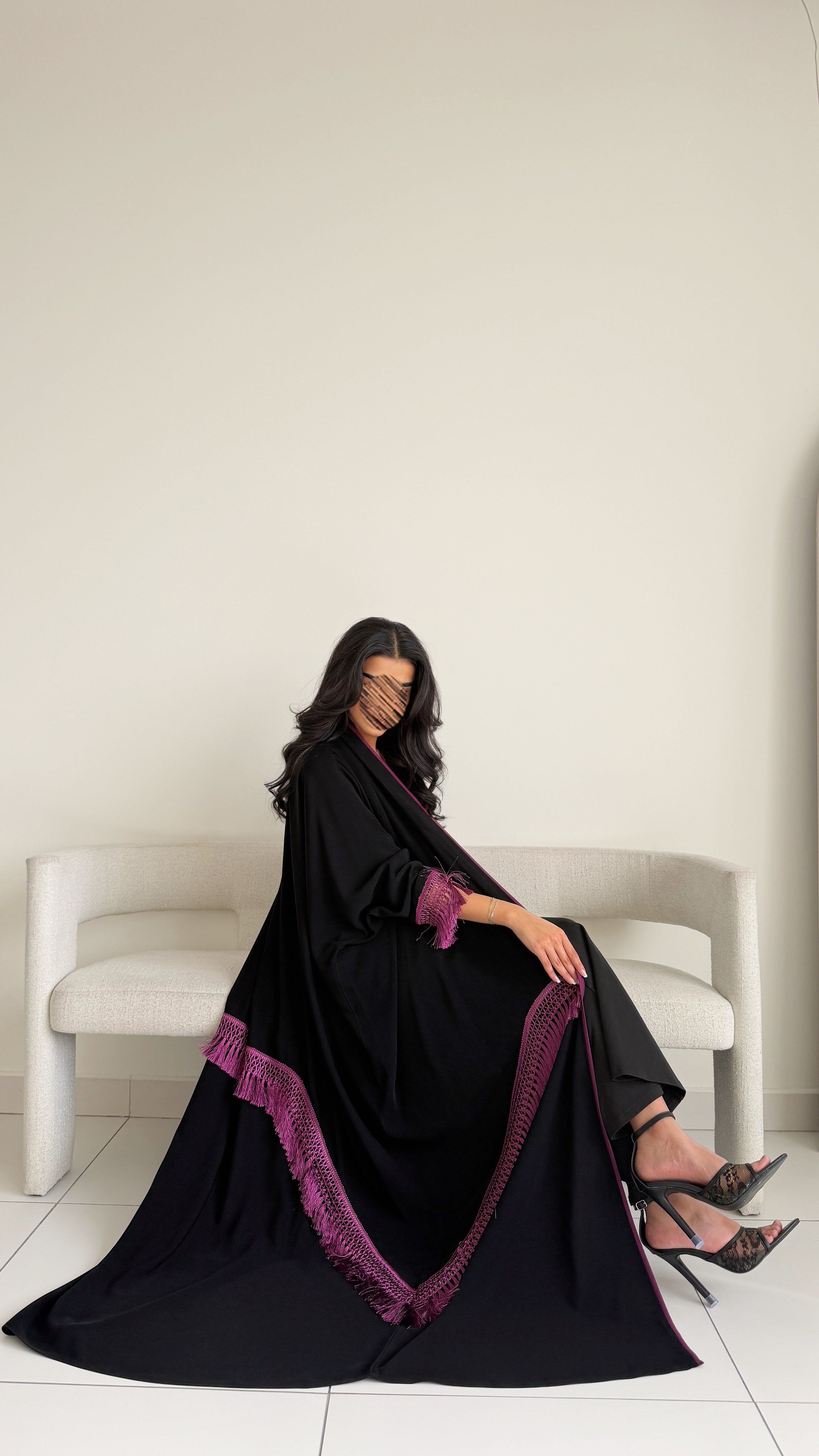 MWT2011 -عباية كريب اسود مع تدخيله دانتيل - Aya