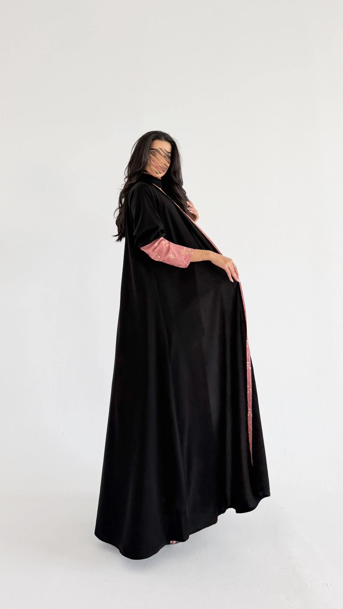 MWT2158 - عباية كريب يومية أسود بقيطان وكلفة