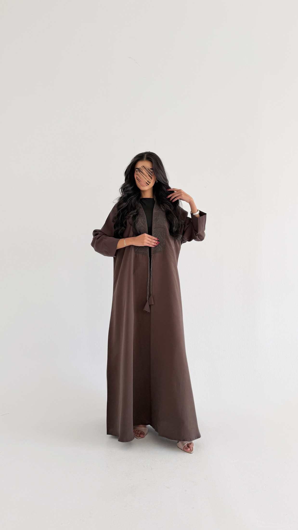 MWT1079 - عباية  بتطريز  بالامام - Aya