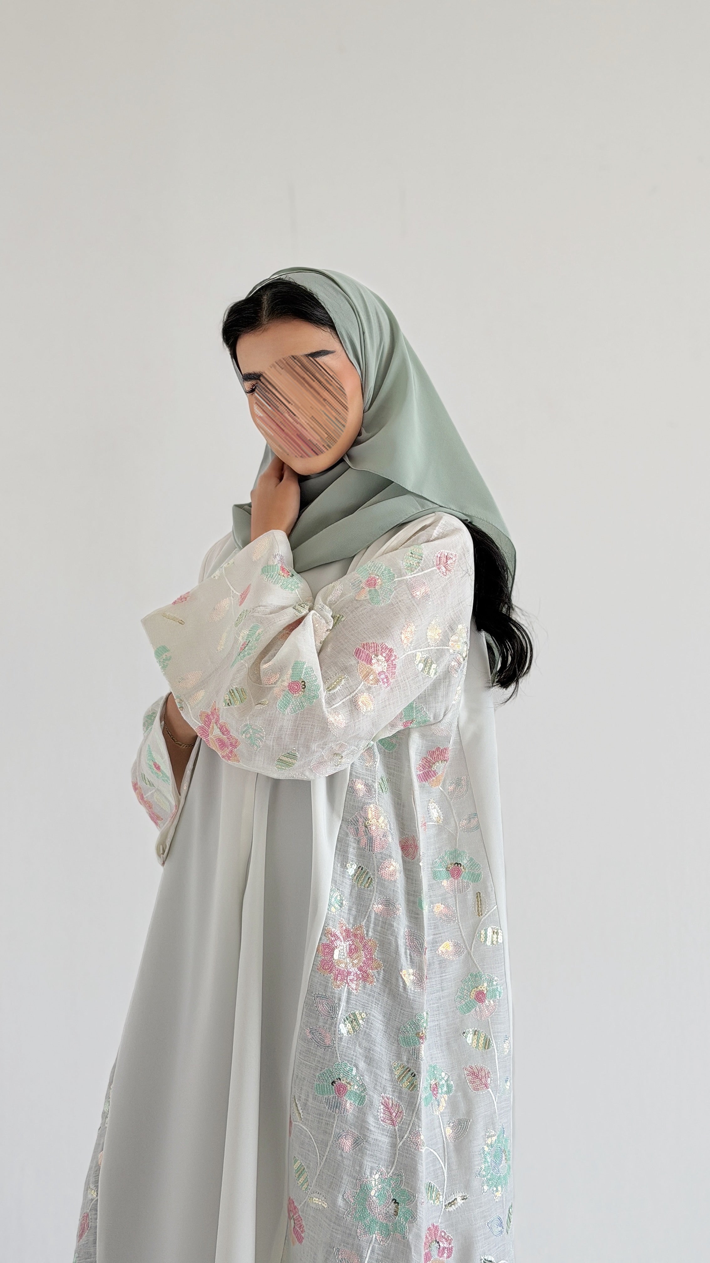 MWT1117 - عباية لنن مع تدخلية ركامة - Aya