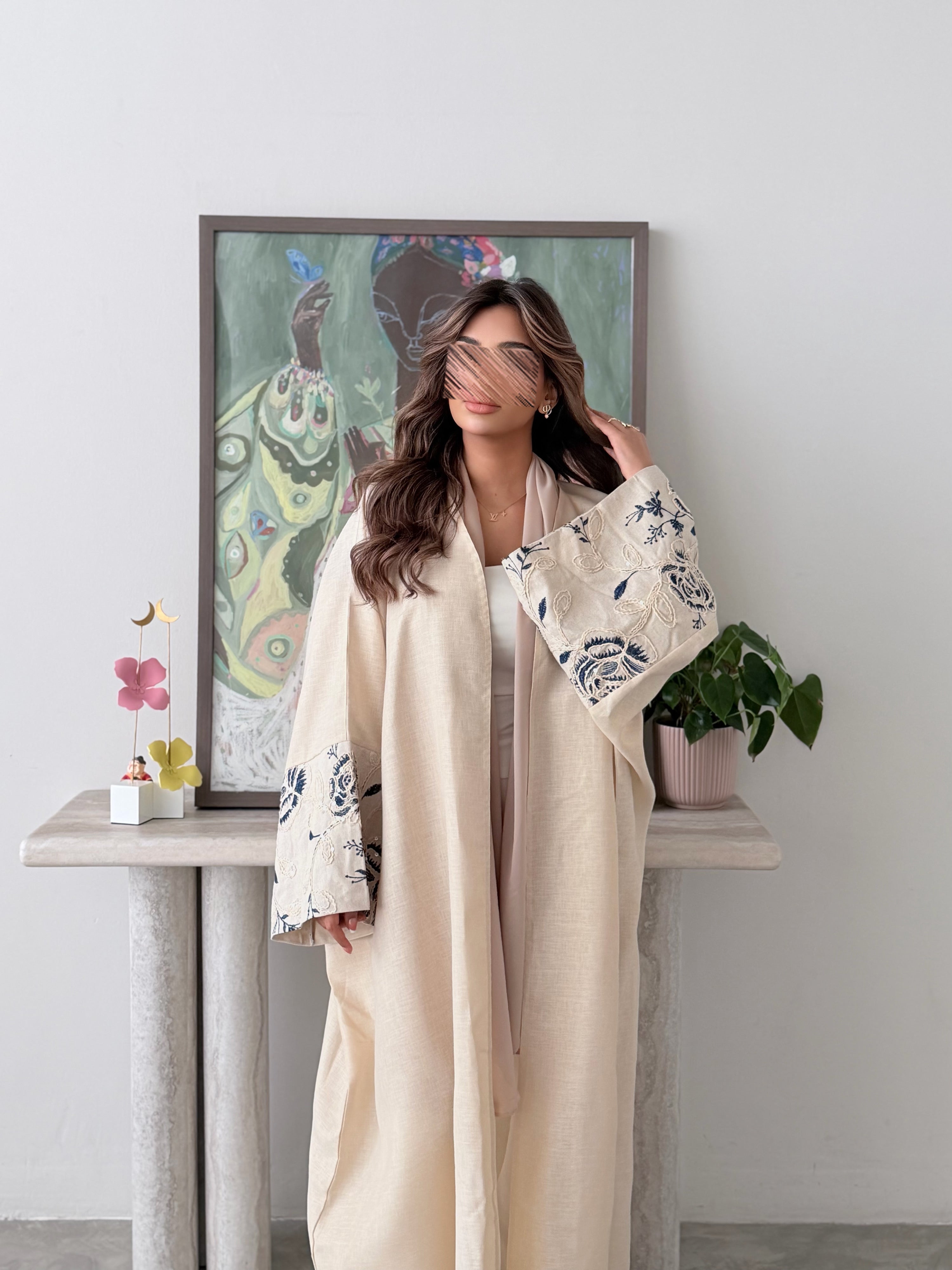 MWT780 - عباية لنن مع تدخيله أكمام لنن مطرز أزرق - Aya