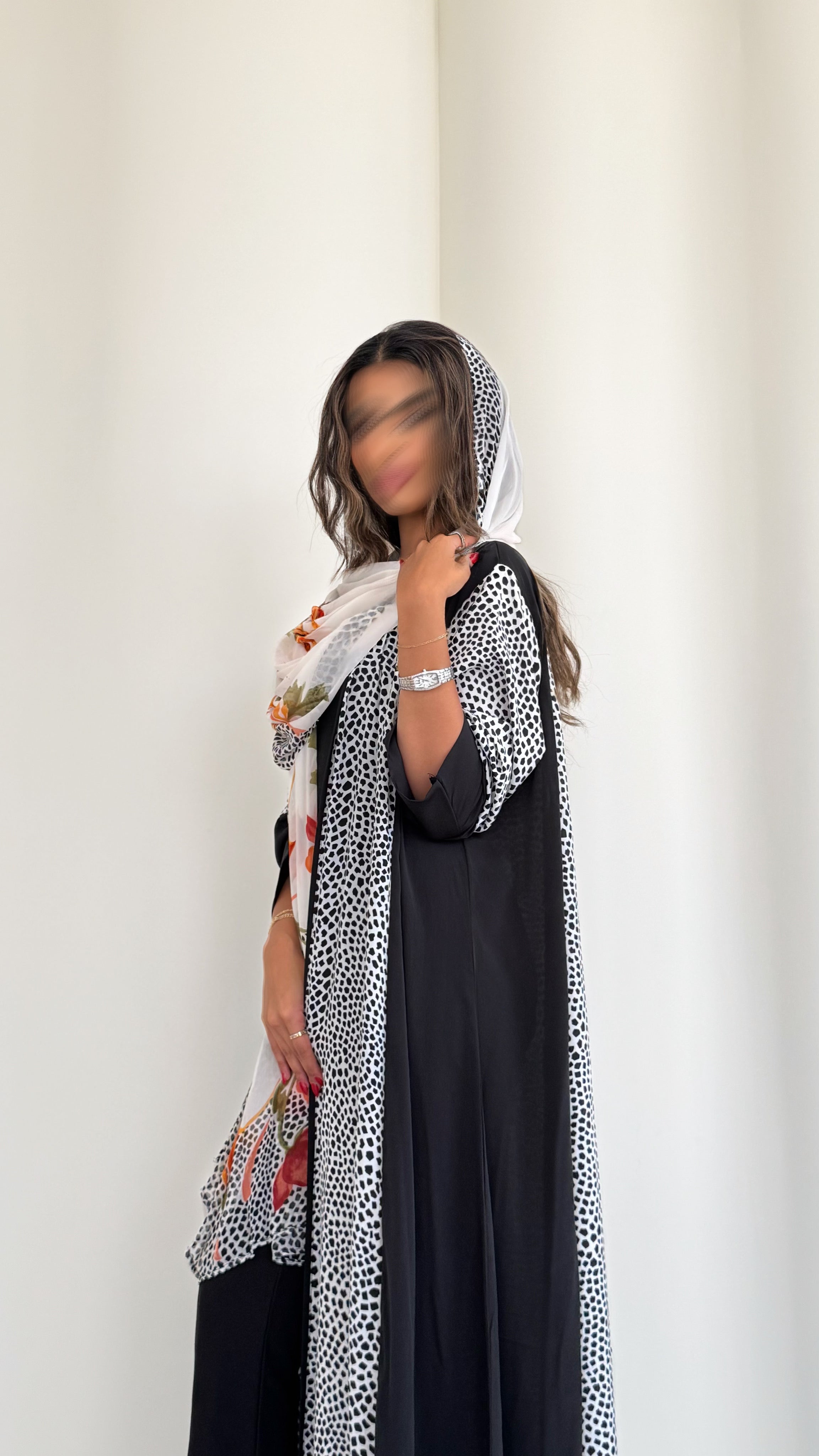 MWT341 - عباية  طباعة منقط ابيض واسود - Aya