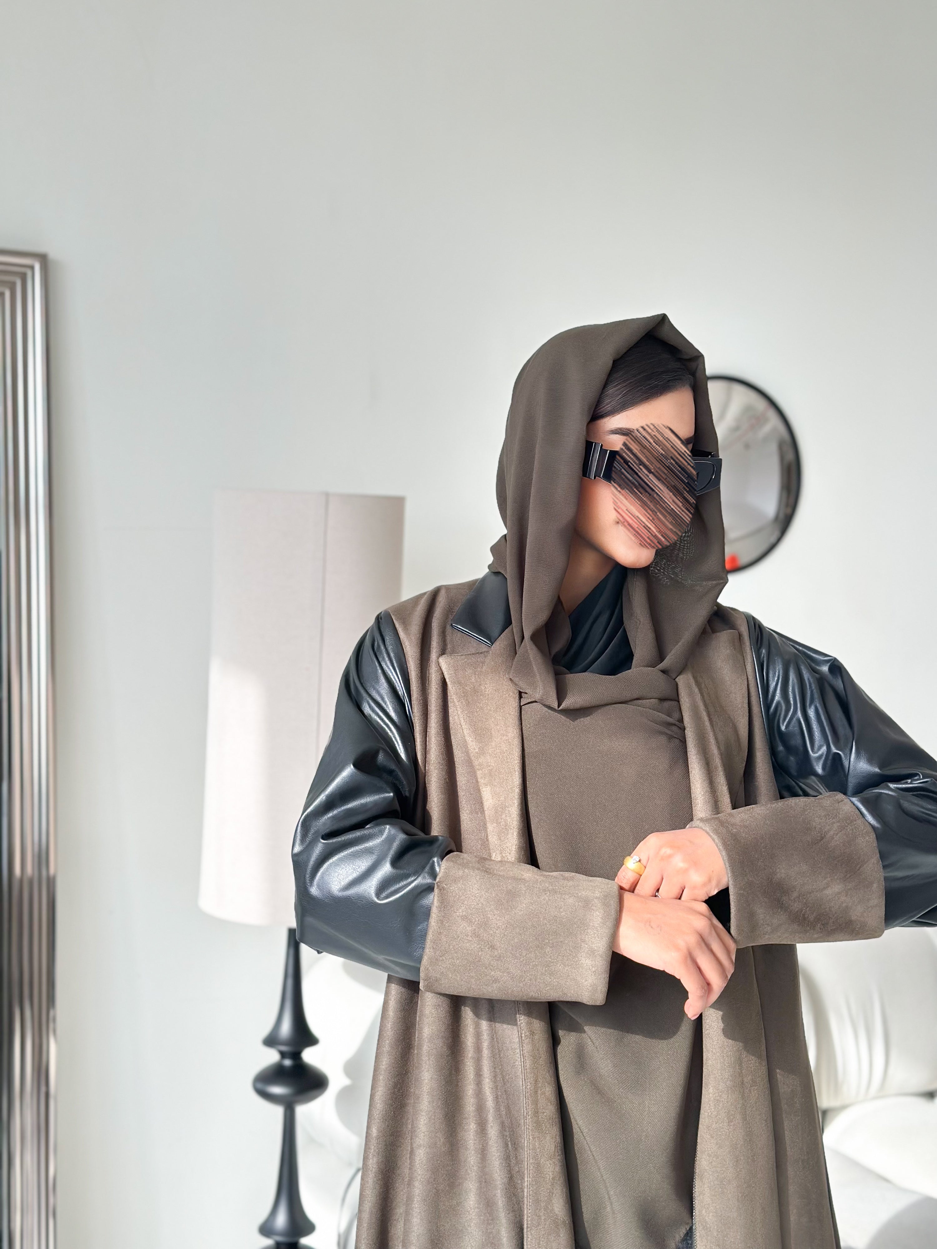 MWT670 - عباية شامواه مع تدخيلة جلد