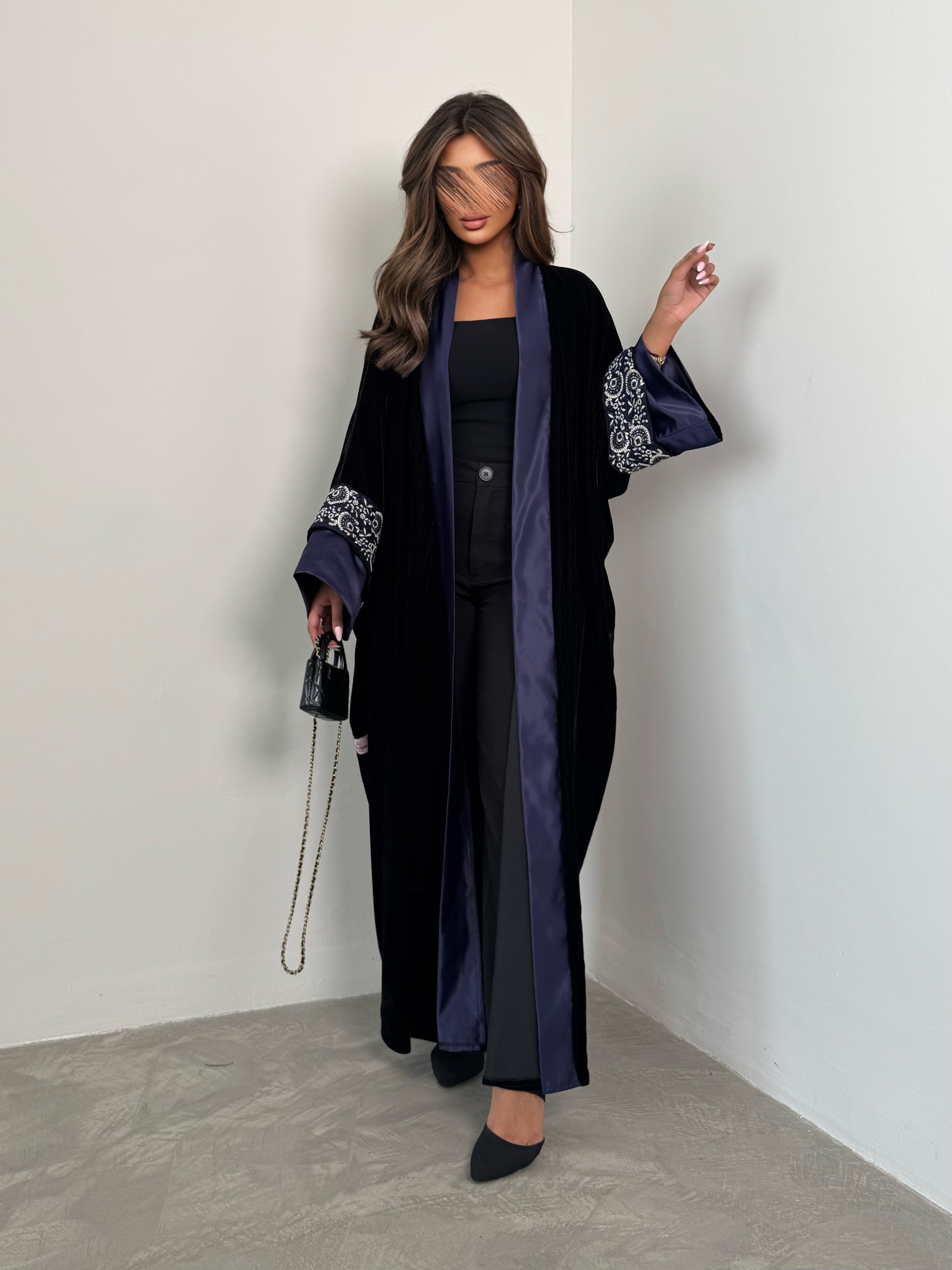 MWT671 - عباية كحلي مع تدخيلة ساتان - Aya