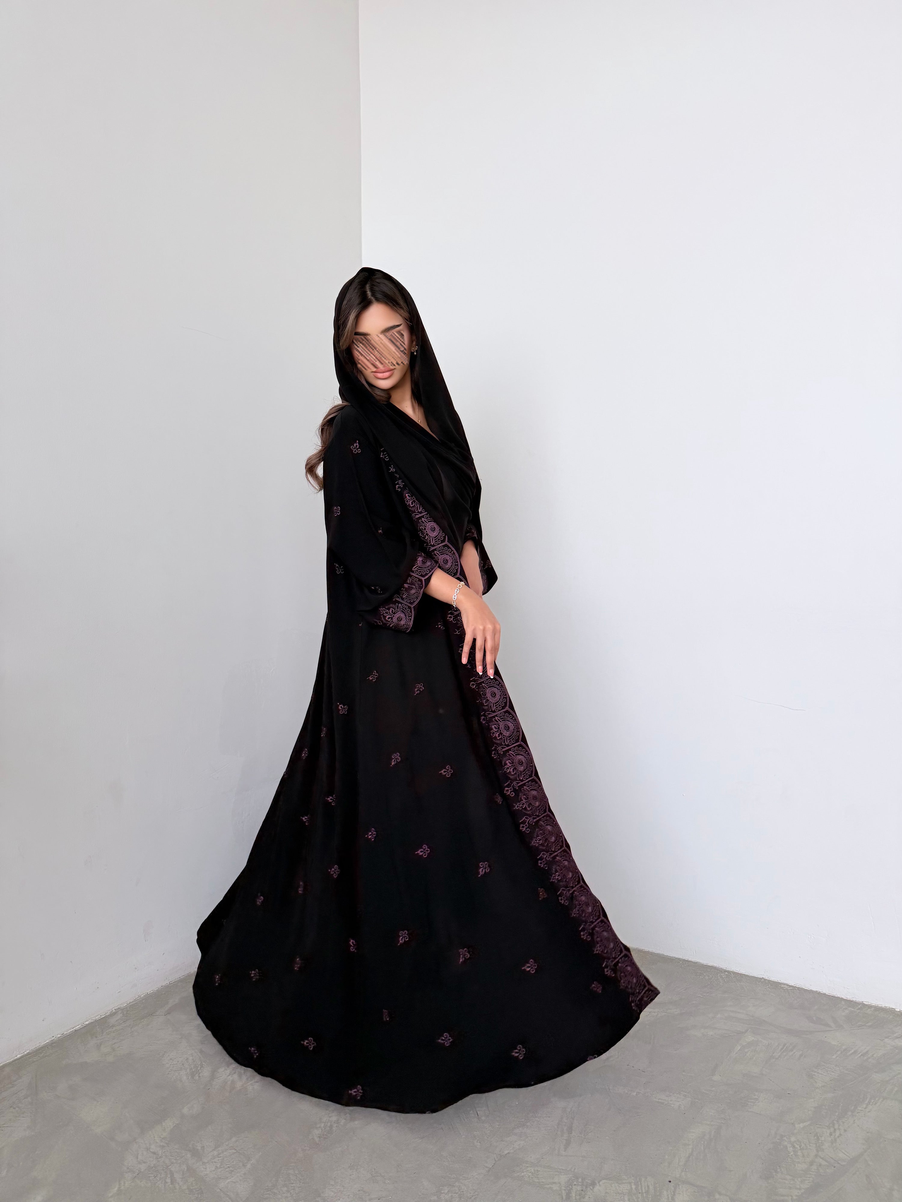 MWT792 - عباية كريب مع تطريز هندي - Aya