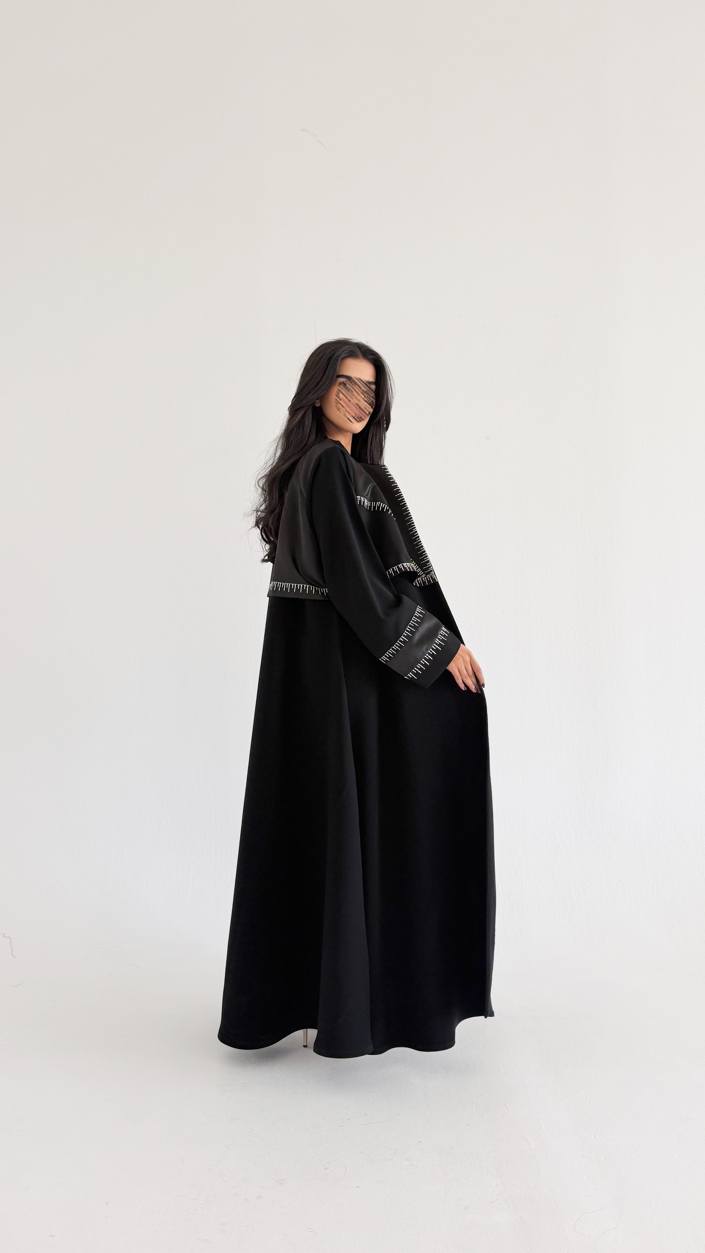 MWT1098 - عباية اسود بتطريز ابيض - Aya