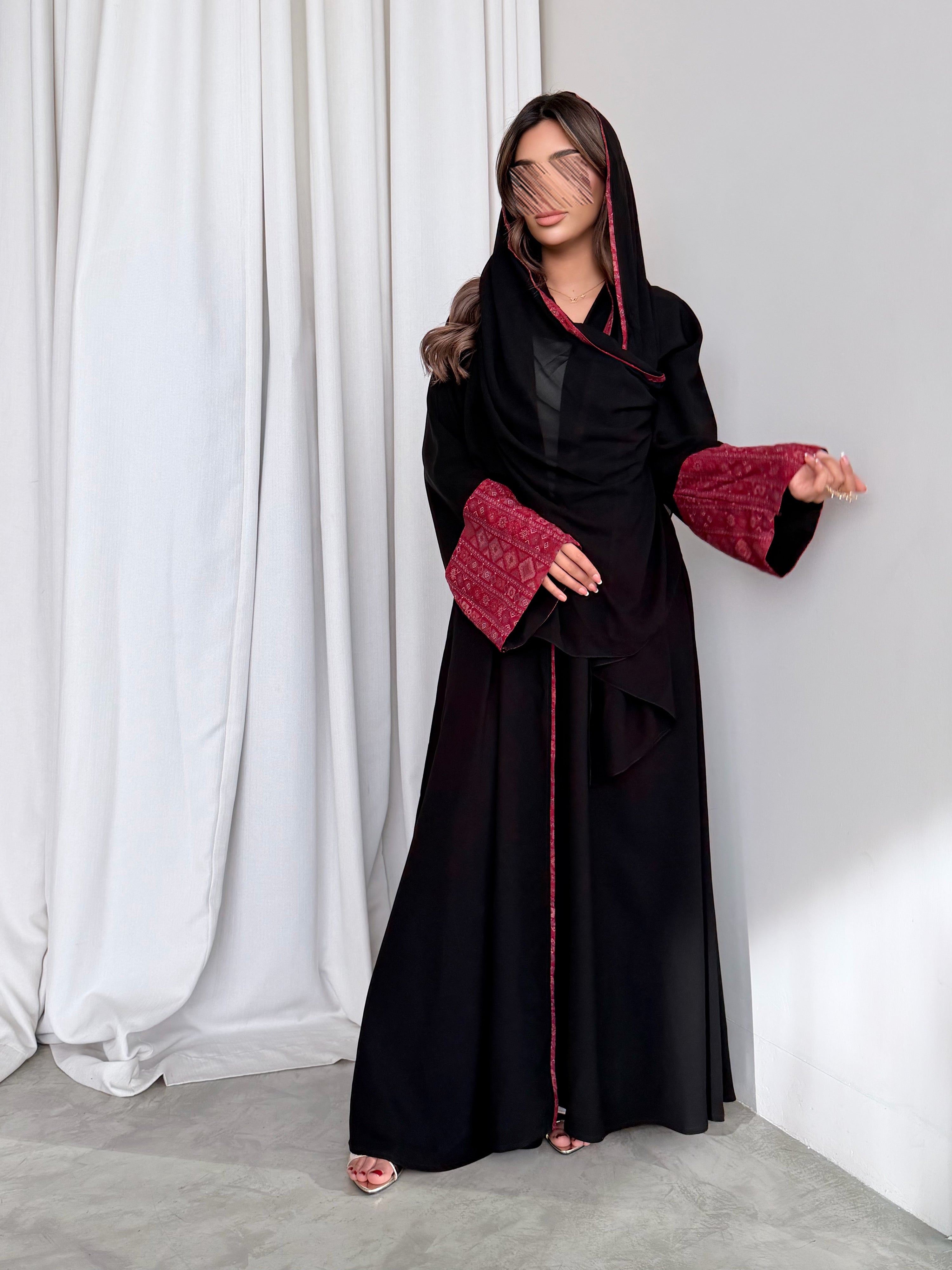 MWT784 - عباية كريب مع تدخيلة كشميري - Aya