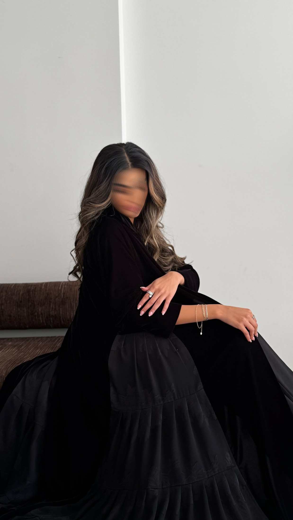 MWT695 - عباية اسود مخمل مع تدخيلة شيفون - Aya