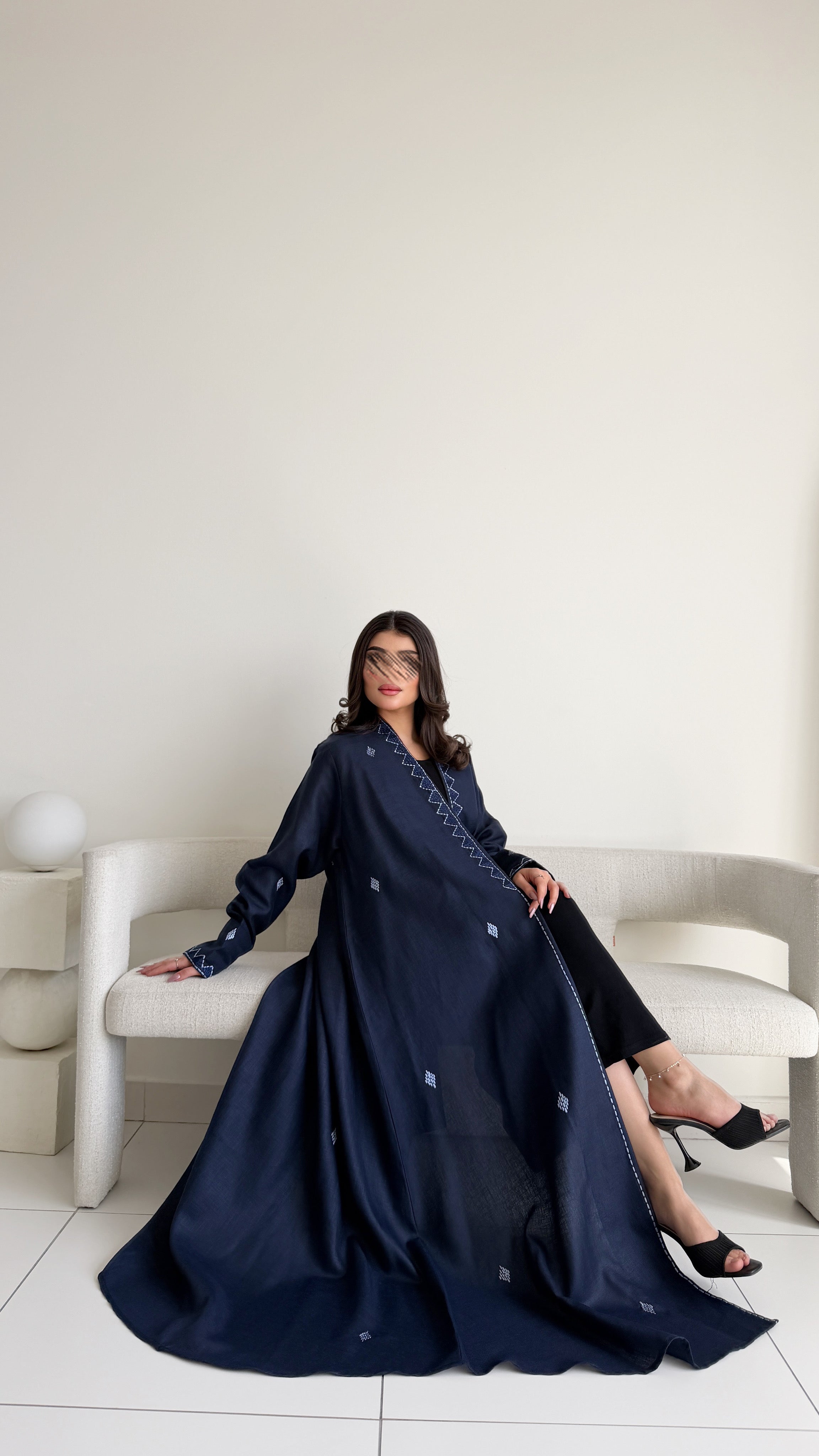 MW2123 - عباية لينن أنيقة بقصّة هينك عصرية - Aya