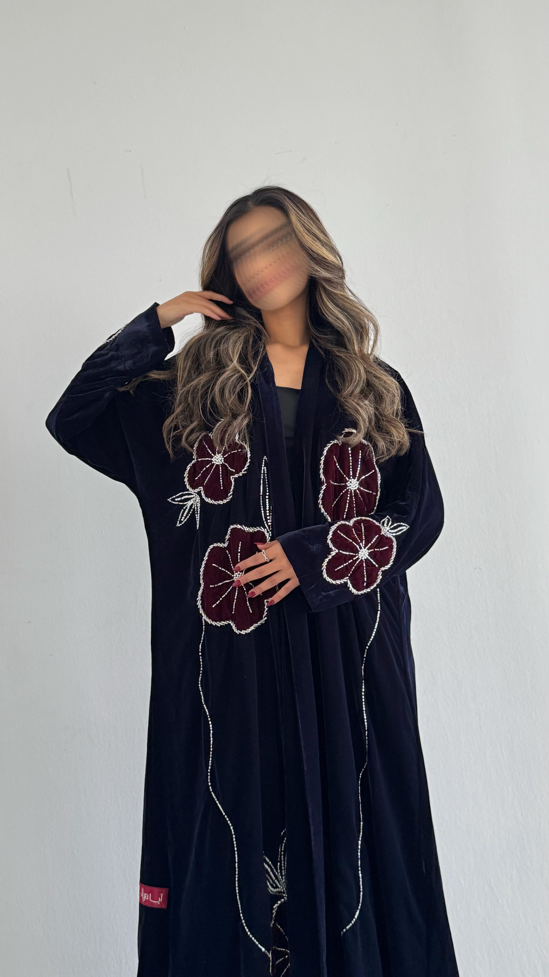 MWT543 - عباية مخمل مع تطريز وشك - Aya
