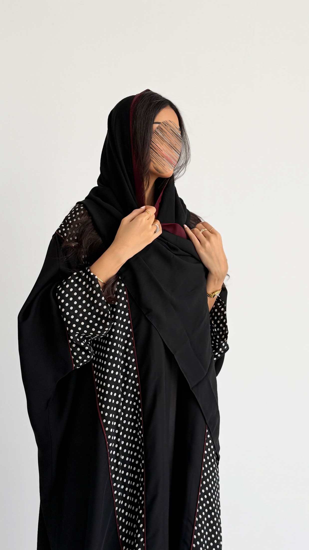 MWT1465 عباية منقطه بتدخيلة قيطان برغندي - Aya