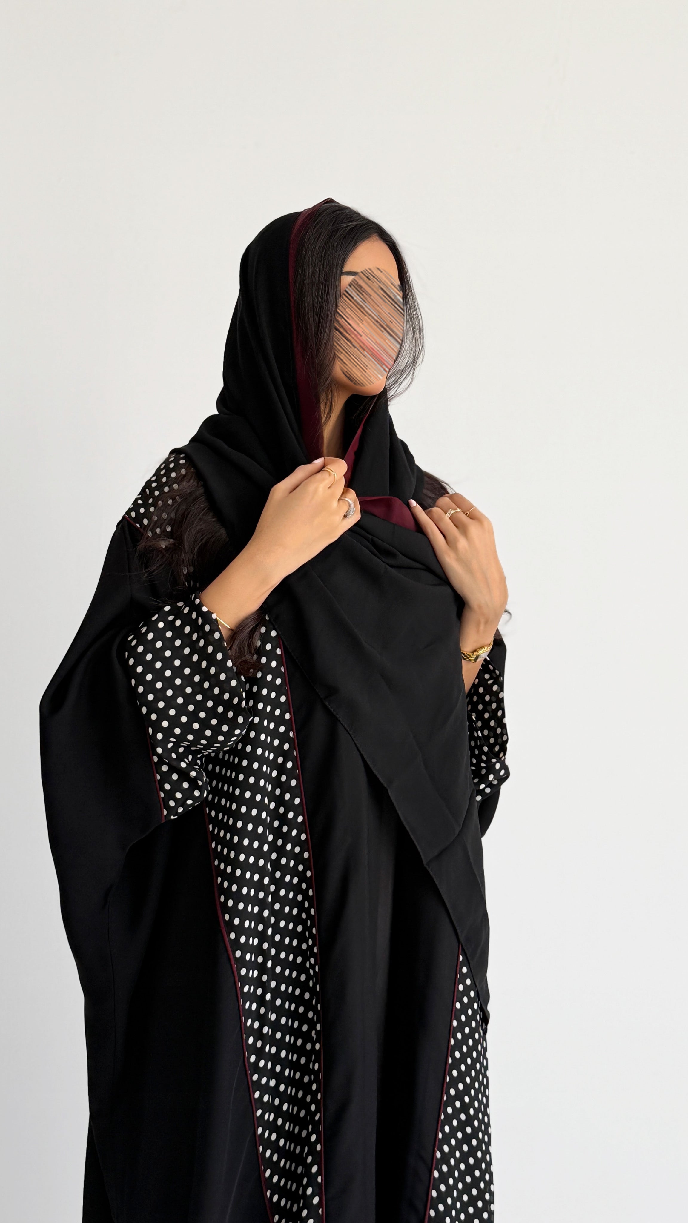 MWT1465 عباية منقطه بتدخيلة قيطان برغندي - Aya