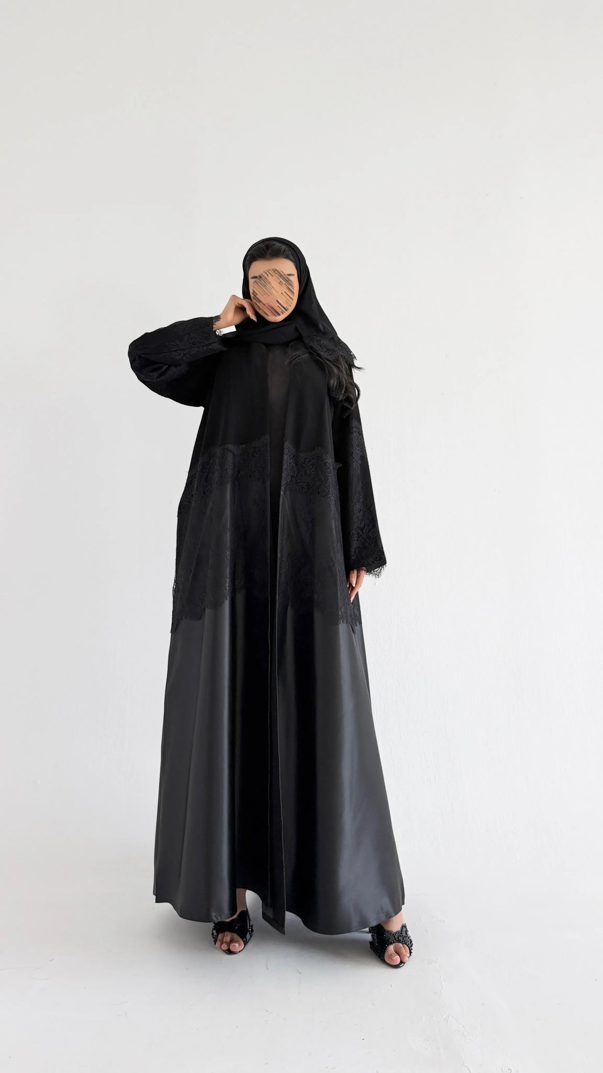 MW456  -  عباية سوداء واقفة رسمية بتدخيلة دانتيل