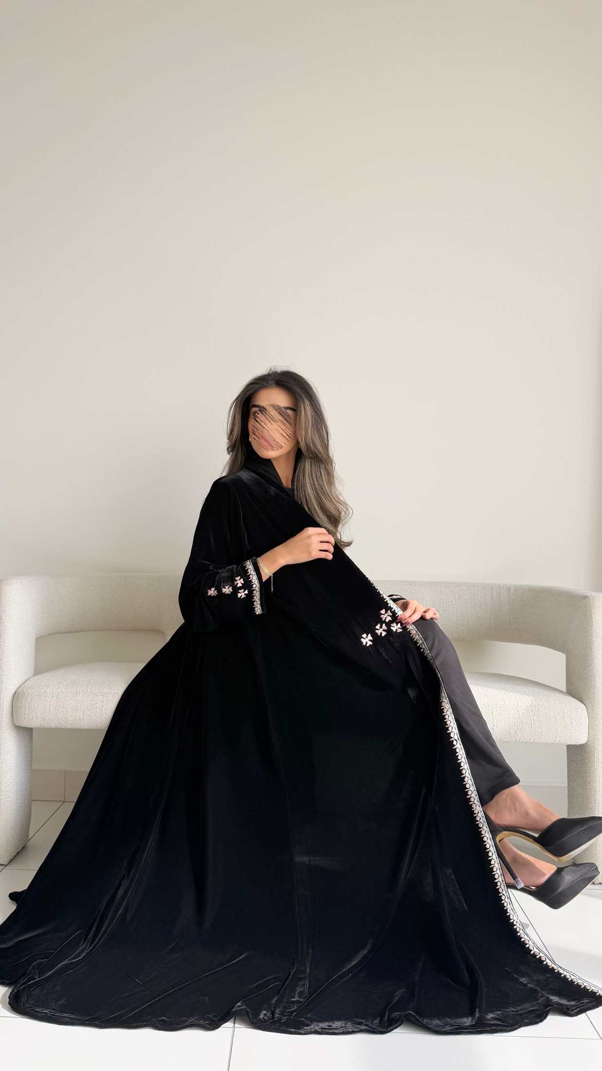 MWT655 - عباية تطريز مخمل اسود - Aya