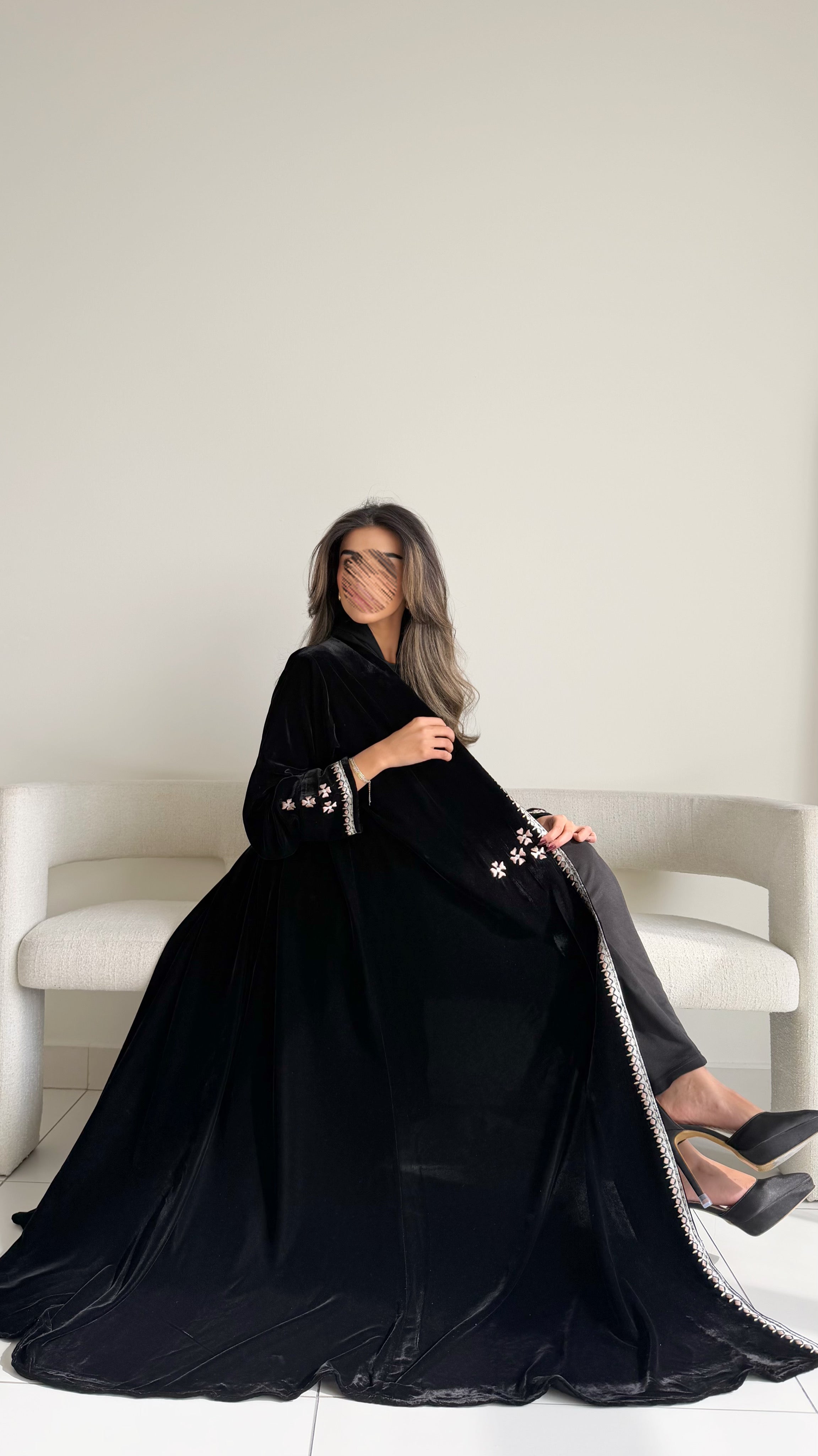MWT655 - عباية تطريز مخمل اسود - Aya