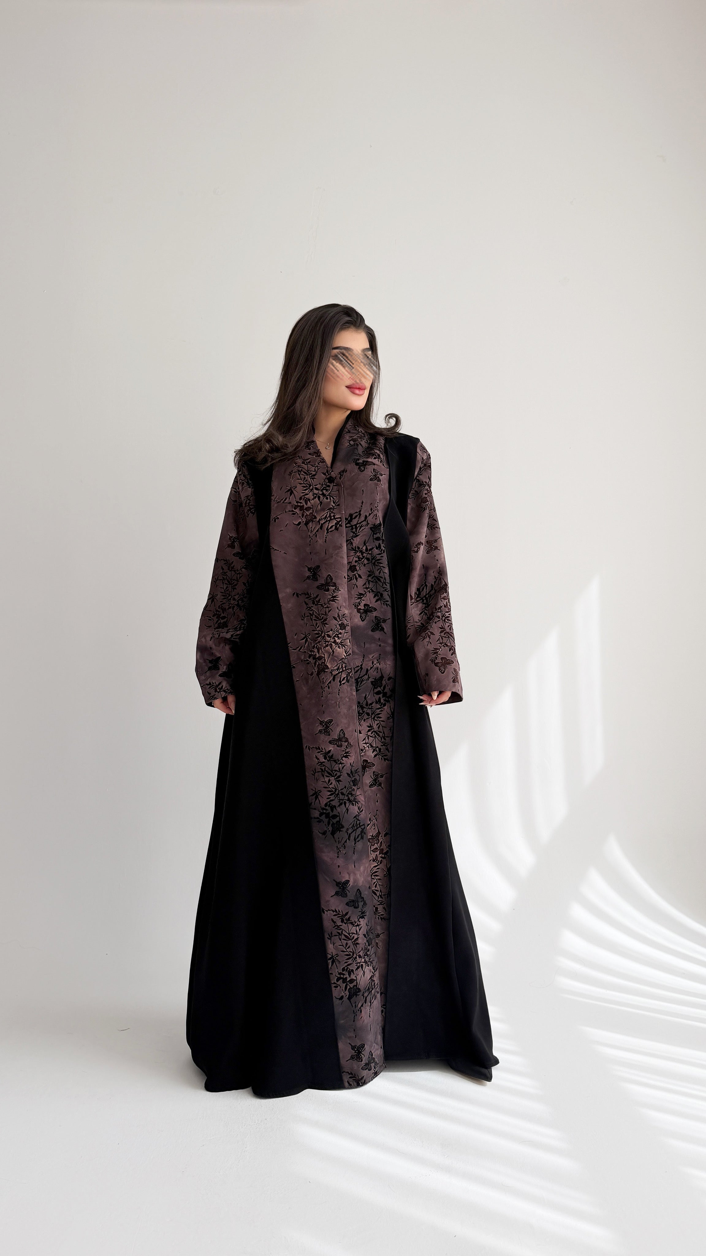 MW2027 - عباية كريب مع اضافه تدخيلات من الكريب المشجر - Aya