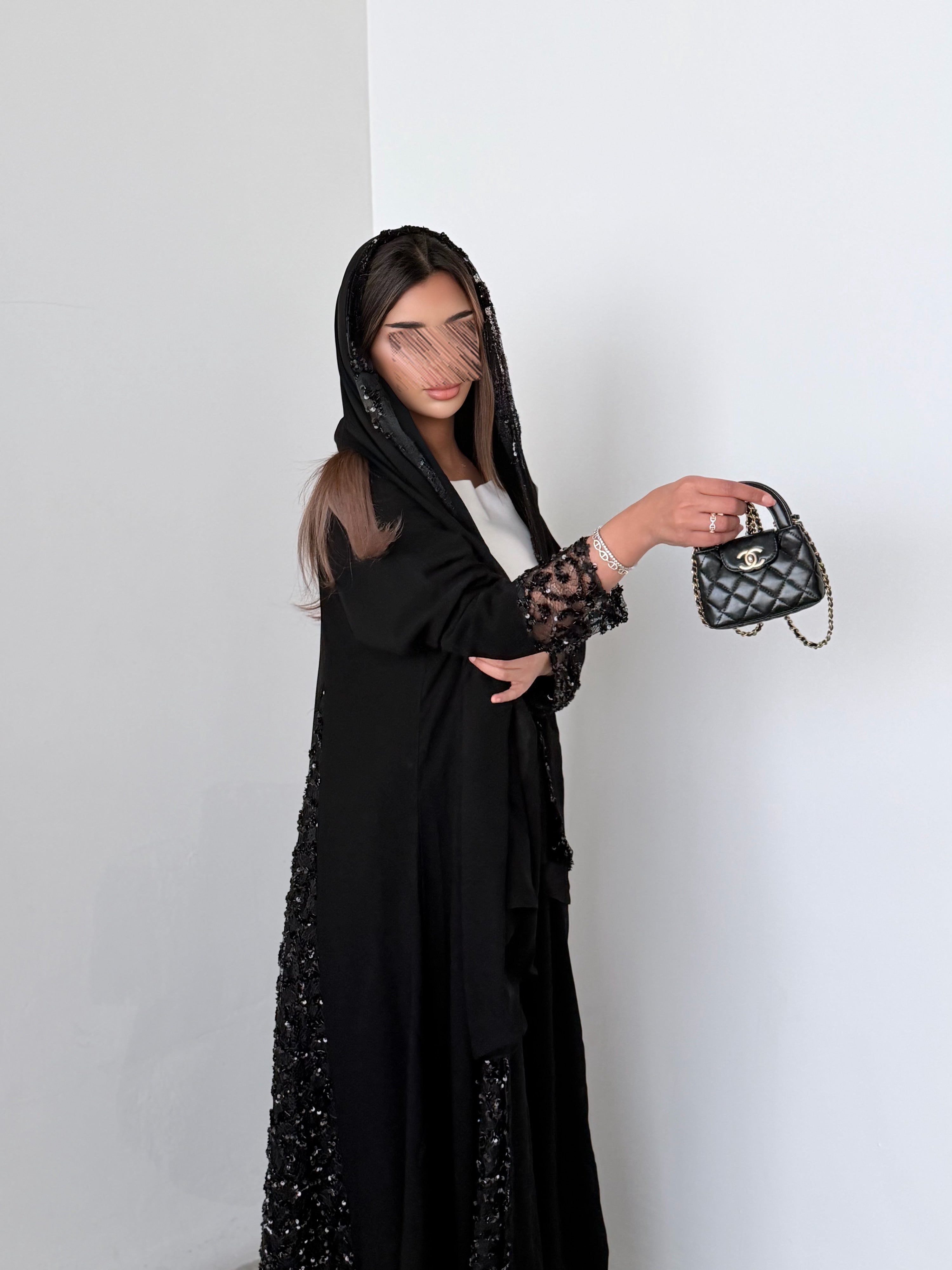 MWT2012 - عباية كريب أسود مع تدخيله دانتيل اسود - Aya