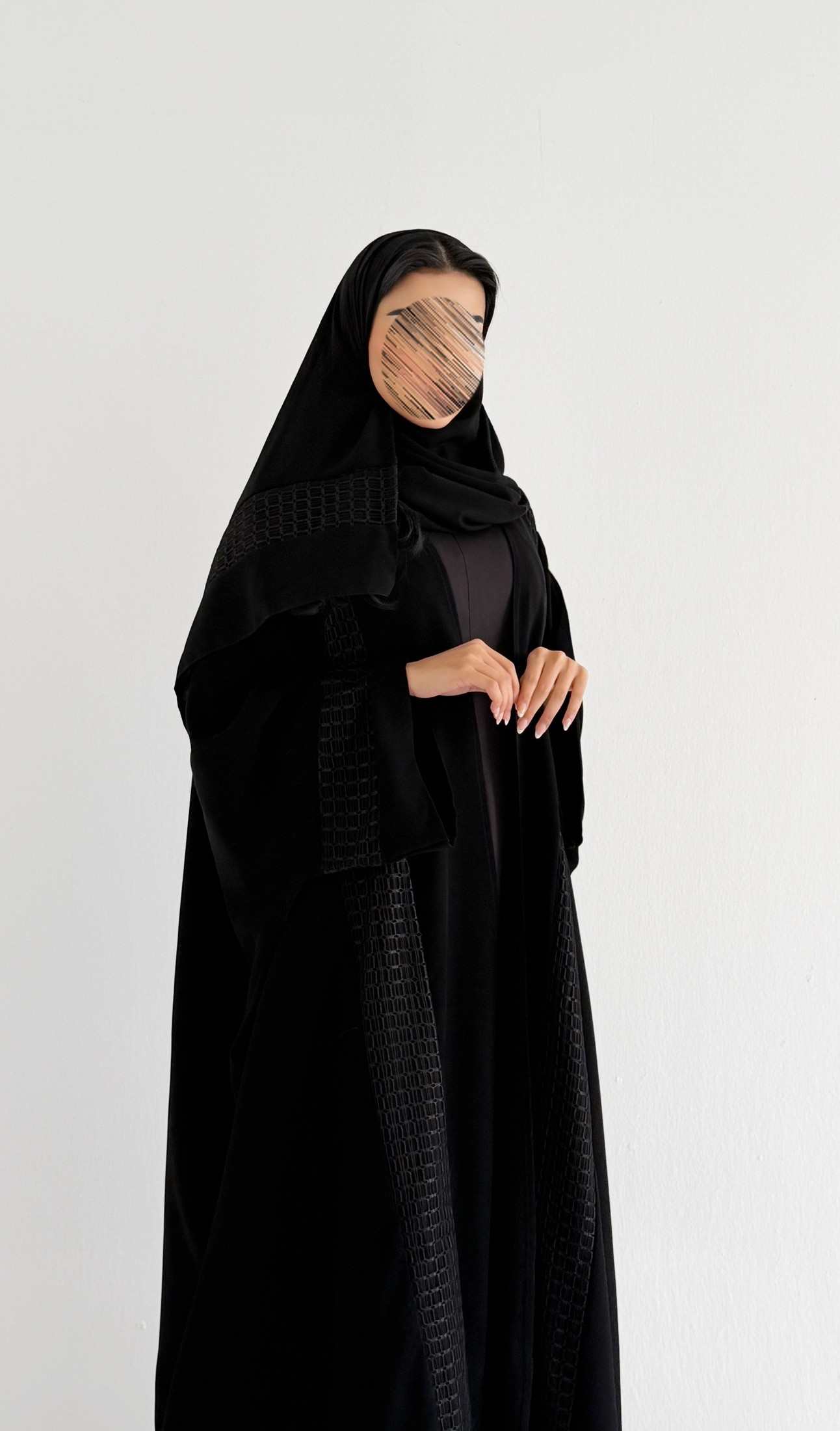 MWT5190 - عباية اسود ناعمة و يومية مع تدخيلات دانتيل - Aya