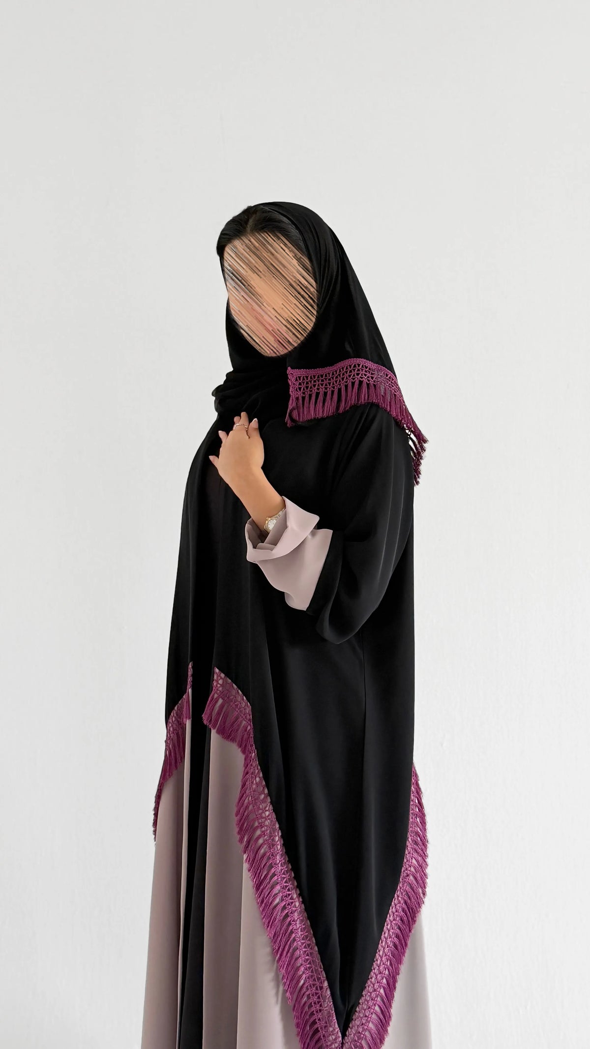 MWT5255 - عباية اسود مع تدخيلات مميزة بستايل صيفي ناعم