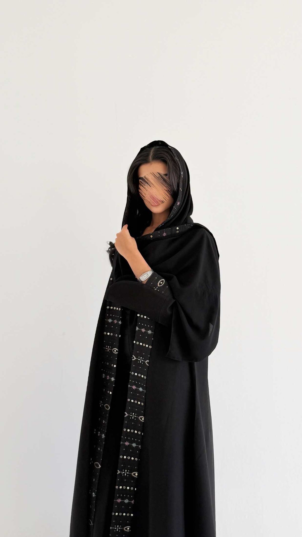 MWT1129 - عباية اسود بتدخيلة لينن تطريز - Aya