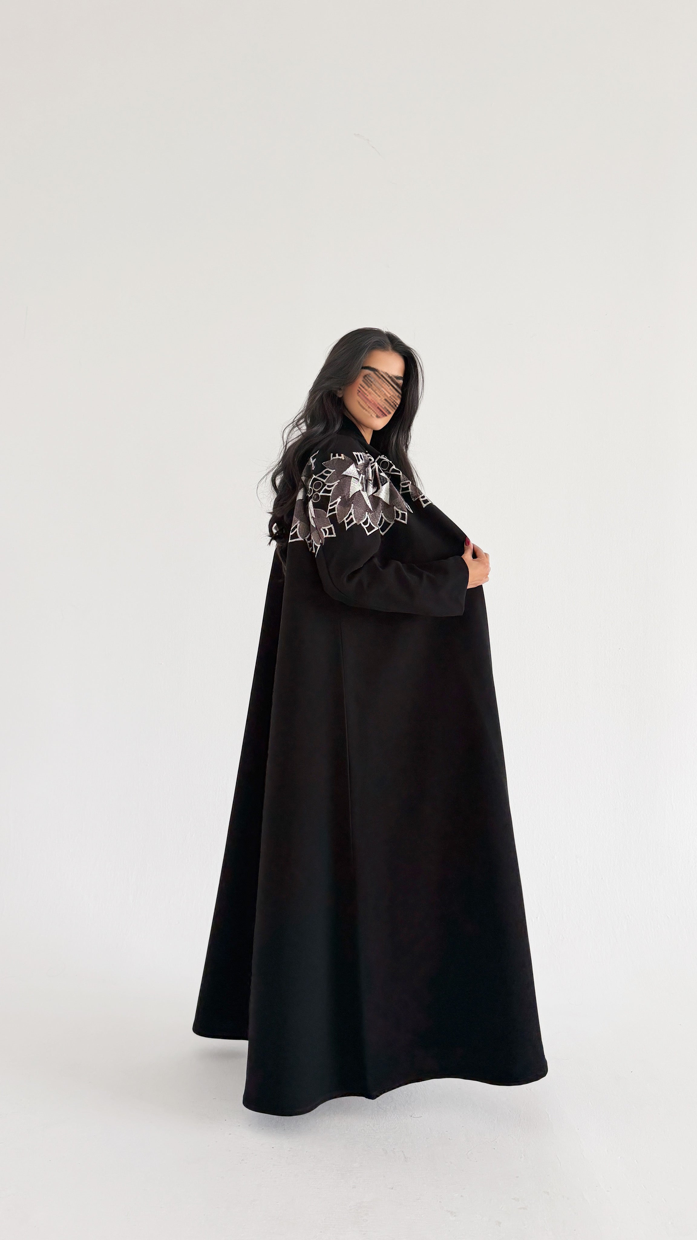 MWT1011 - عبايه تطريز بالابيض - Aya