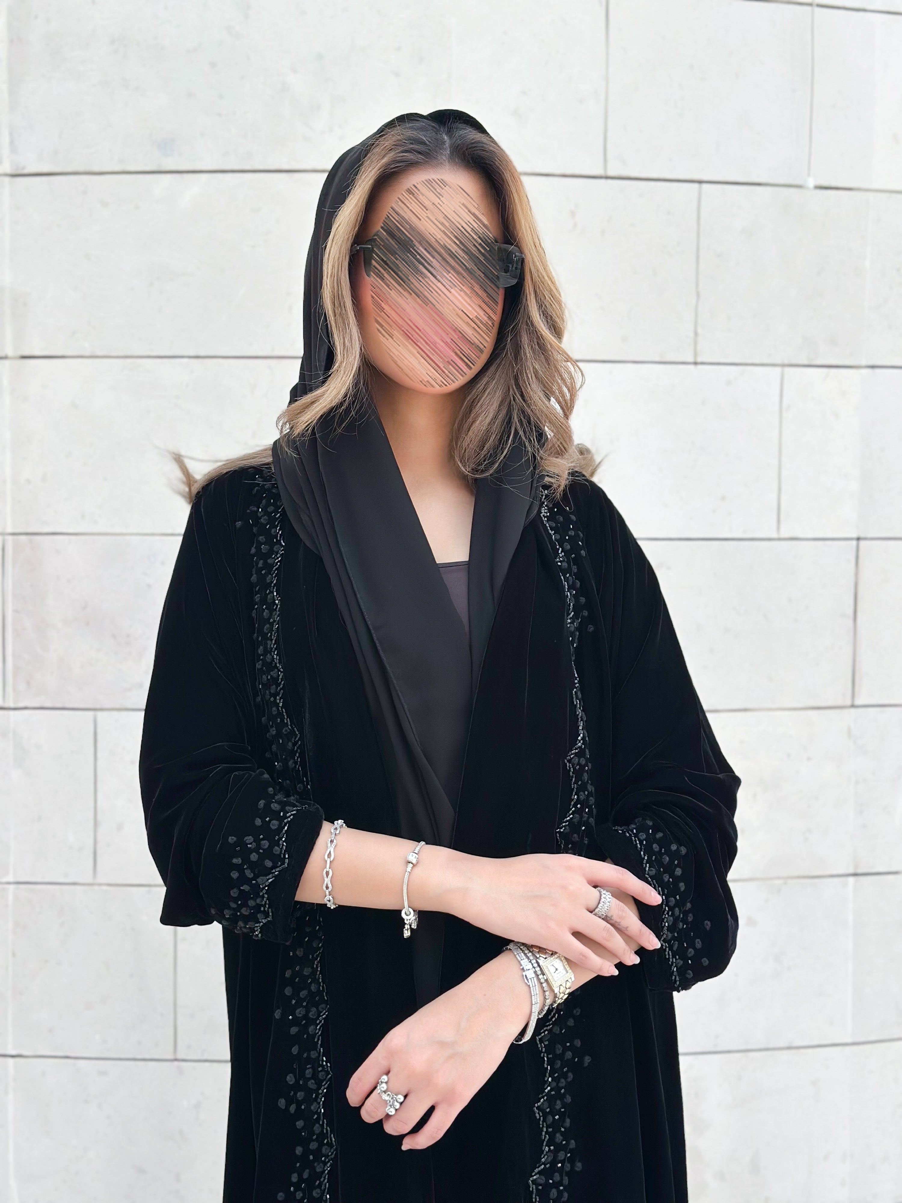 MWT724 - عباية مخمل بتطريز اسود - Aya