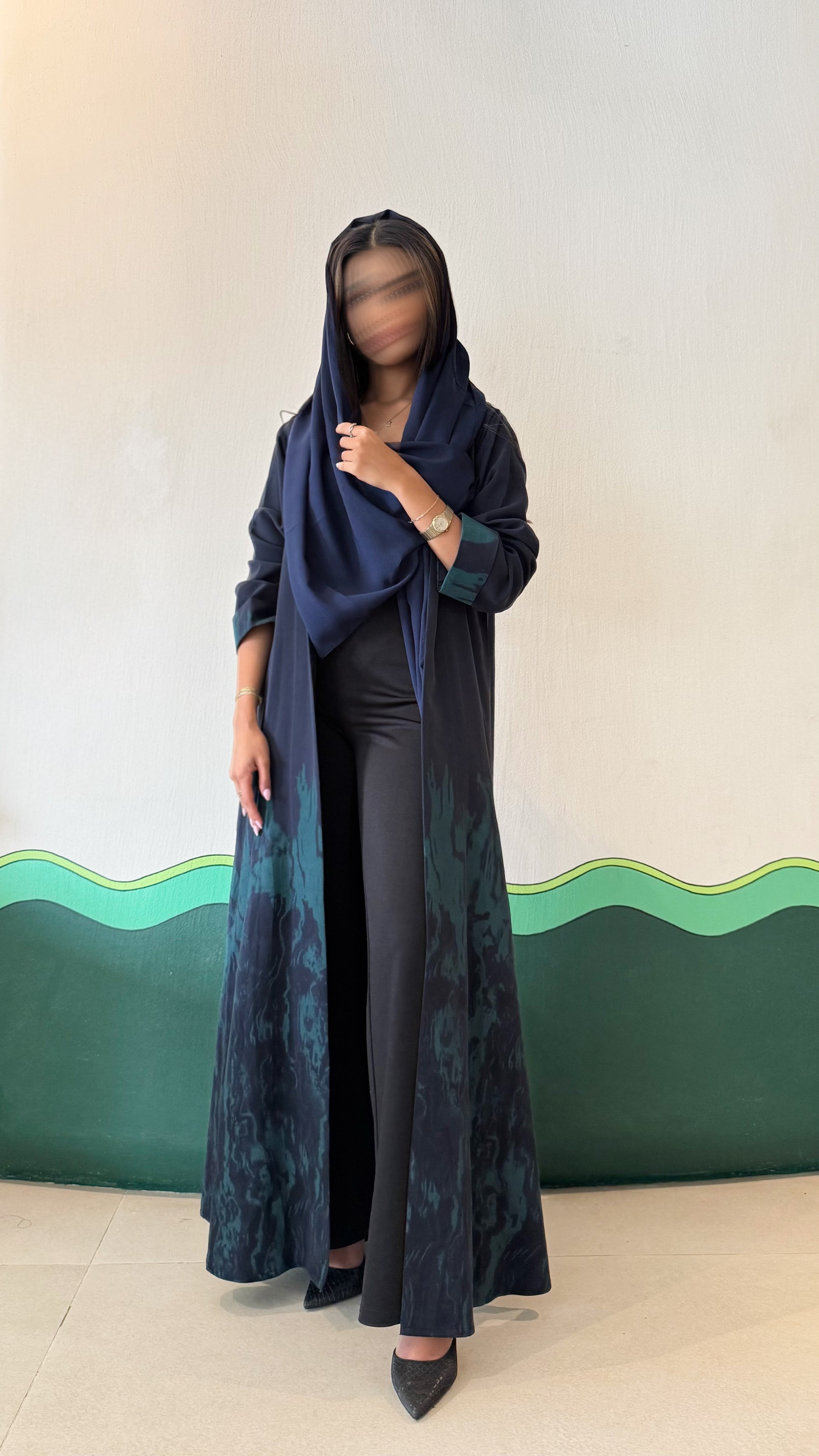 MW645 - Light Crepe Standing with Jacquard Half-Cloche