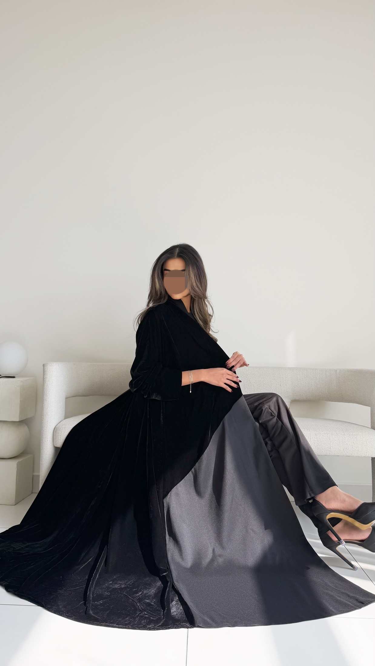 MWT801 - عباية مخمل مع تدخيلة - Aya