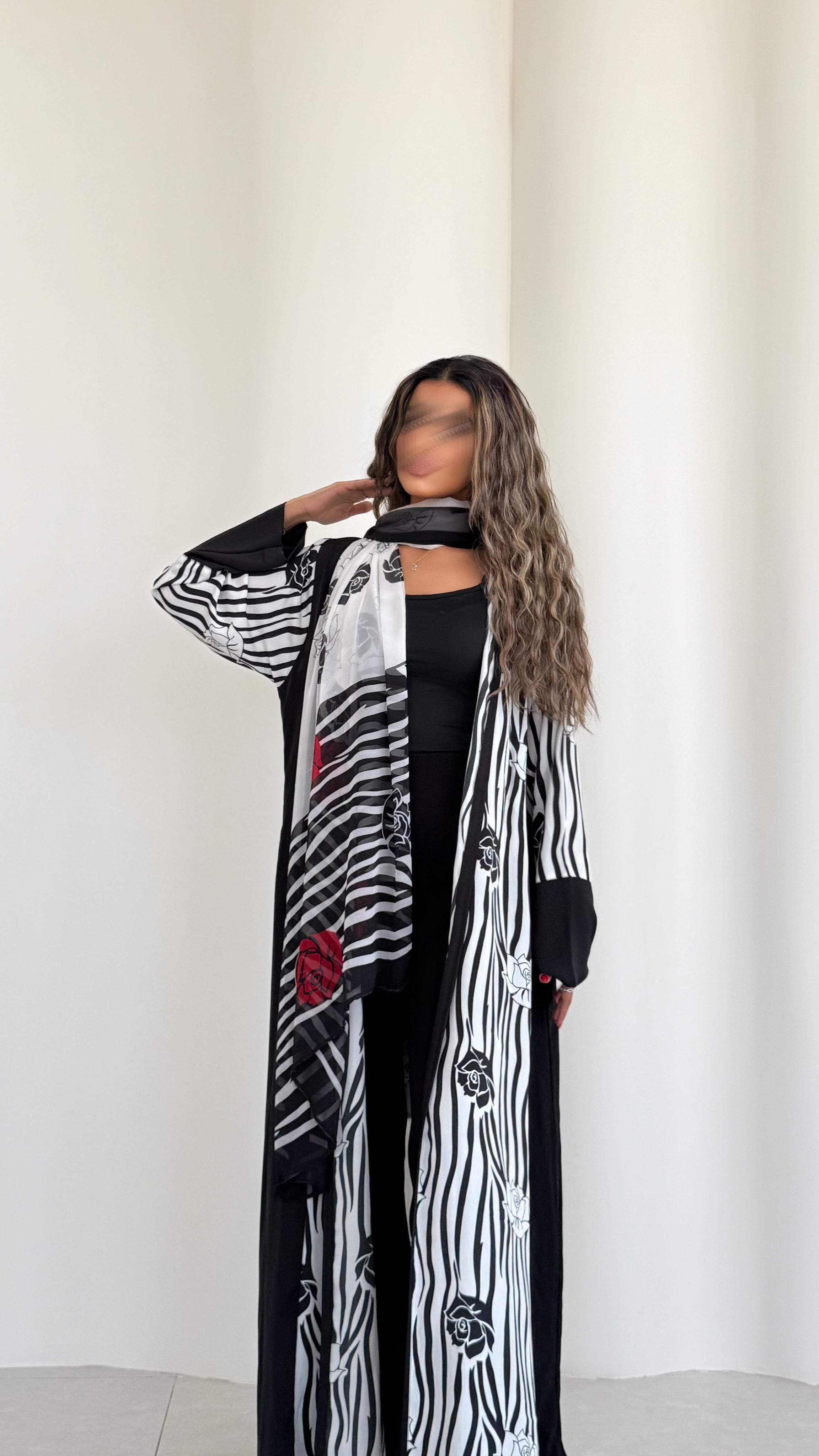 MWT340 - عباية طباعة خطوط ووردات - Aya