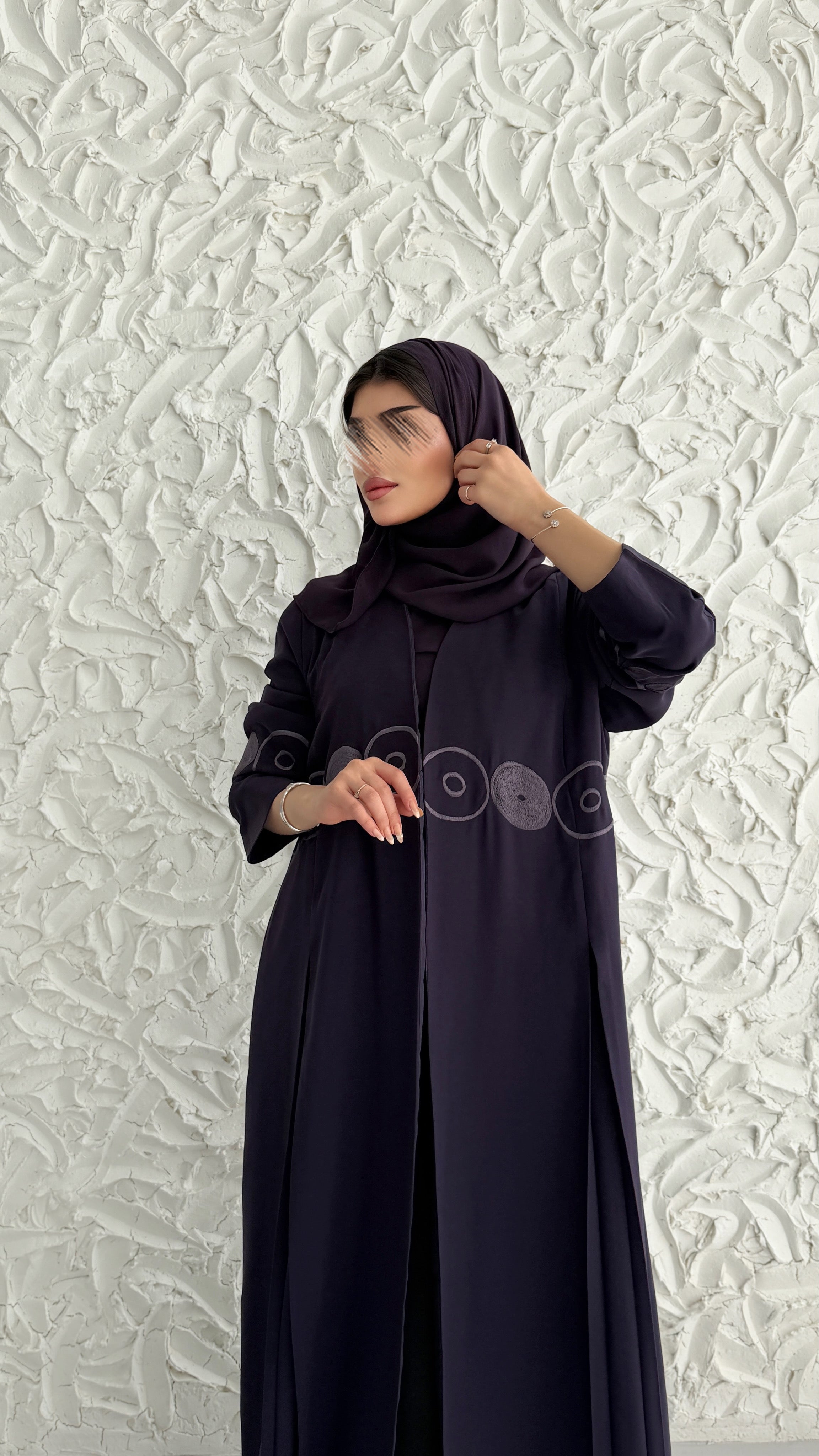 MW2067 - عباية بليزر تطريز في الامام والاكمام - Aya