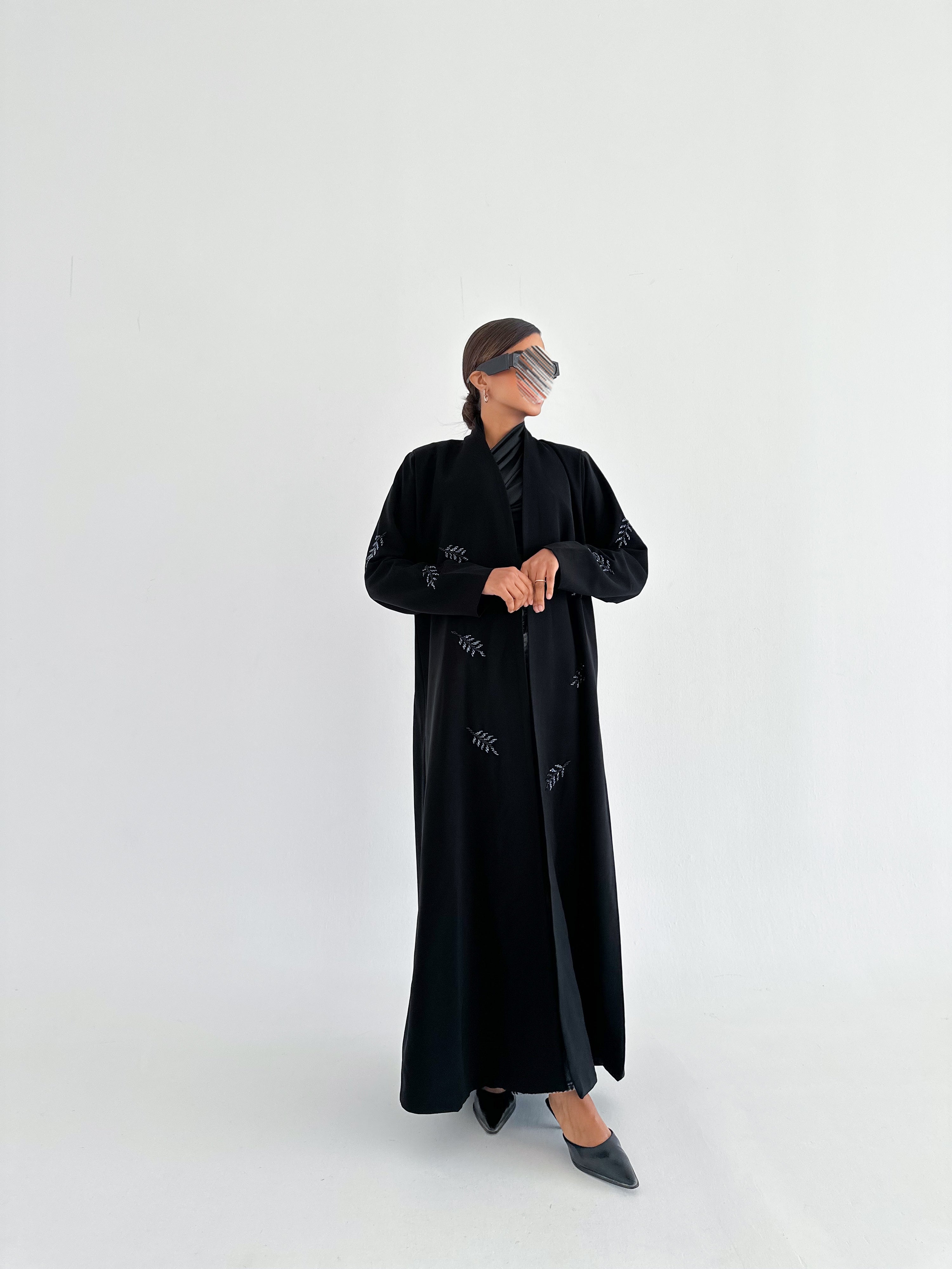 MW645 - Light Crepe Standing with Jacquard Half-Cloche