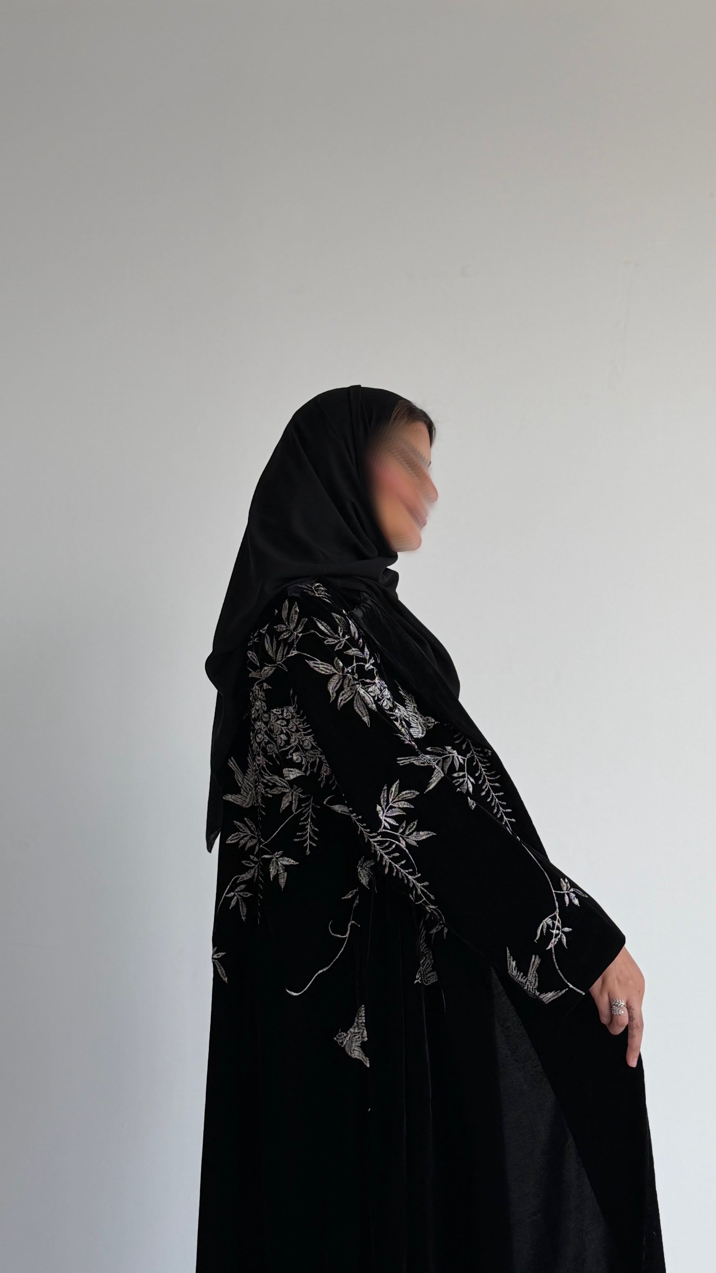 MWT547 - عباية مخمل مع تطريز فضي - Aya